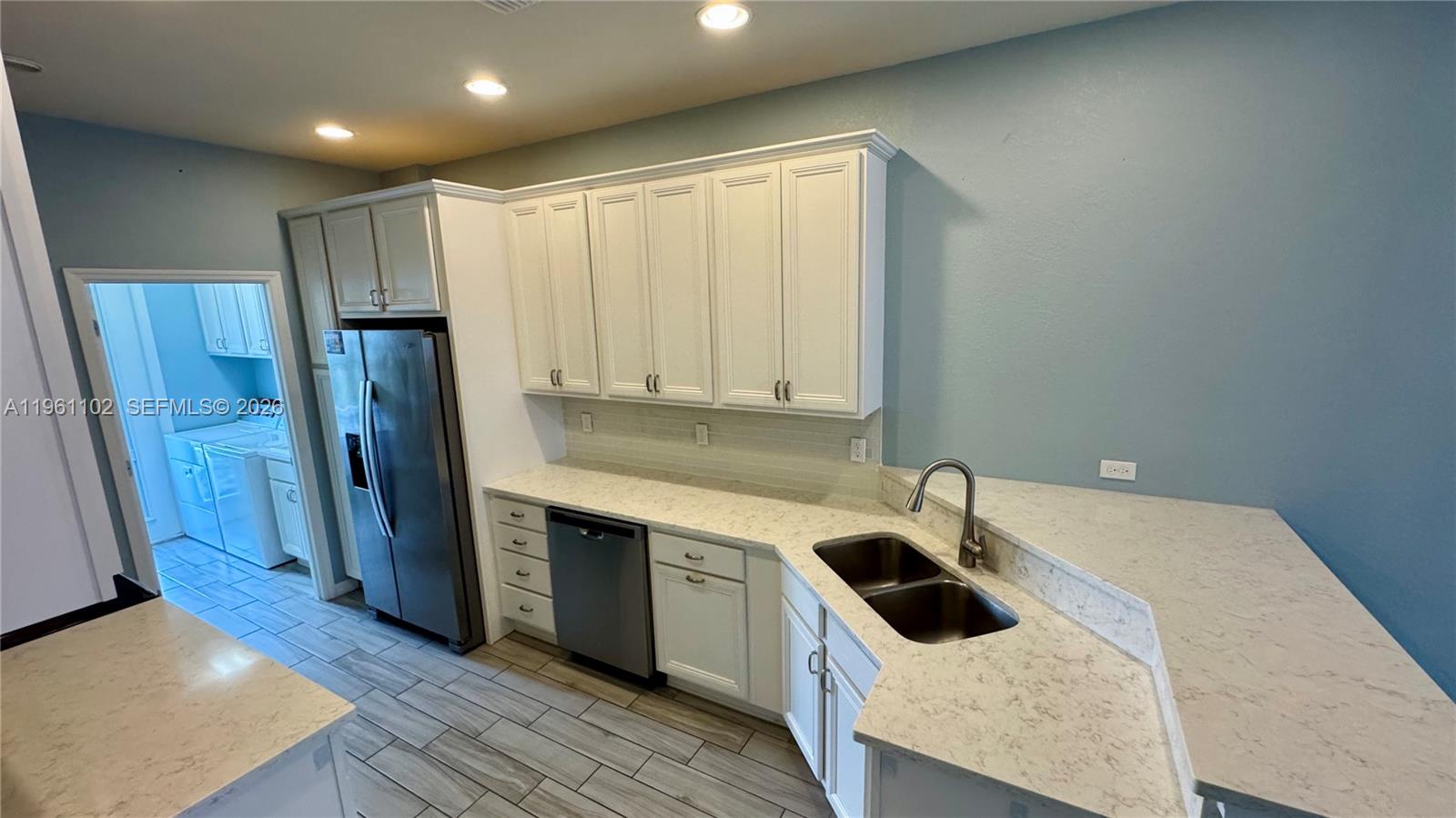 3973 3 / 3 1421 sq. ft. $ 2026-02-07 0 foto