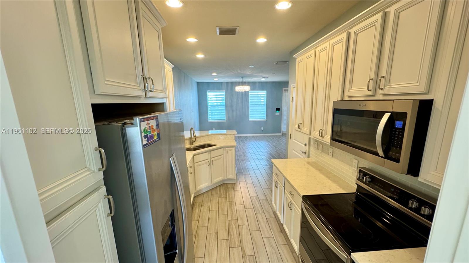 3973 3 / 3 1421 sq. ft. $ 2026-02-07 0 foto