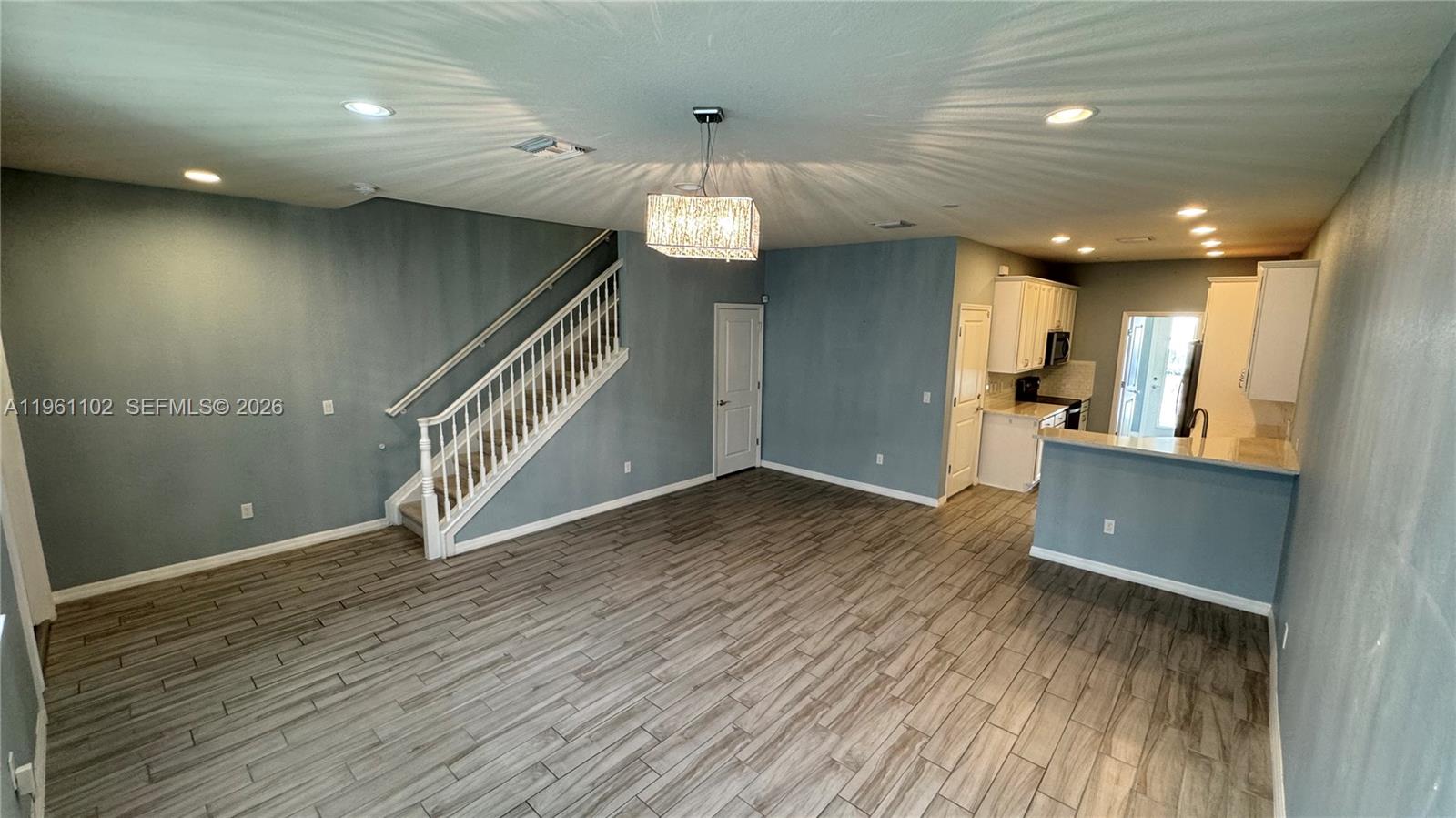 3973 3 / 3 1421 sq. ft. $ 2026-02-07 0 foto