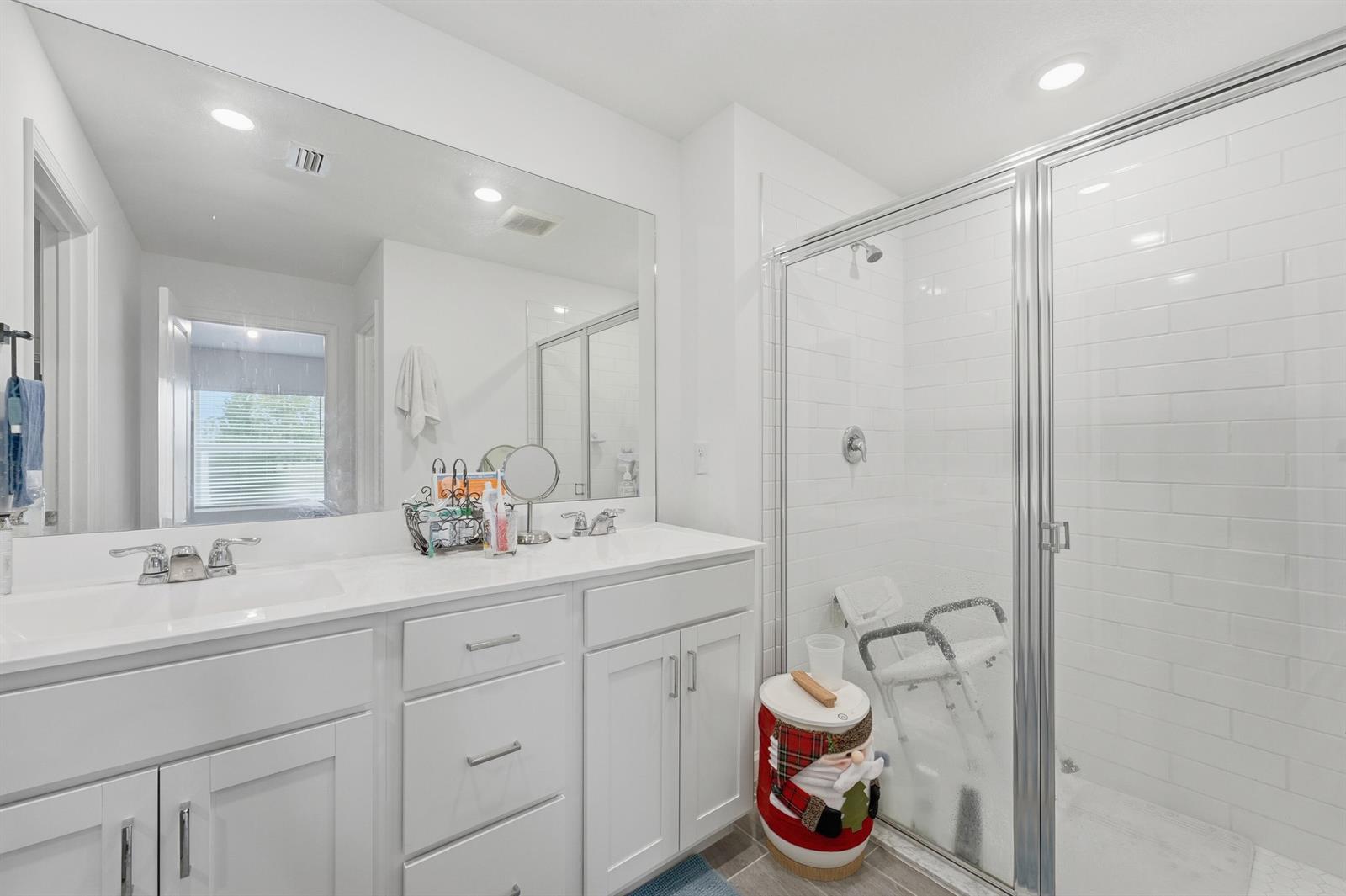 Ver detalles 6381 3 / 2 1451 sq. ft. $ 2026-03-04 0 foto