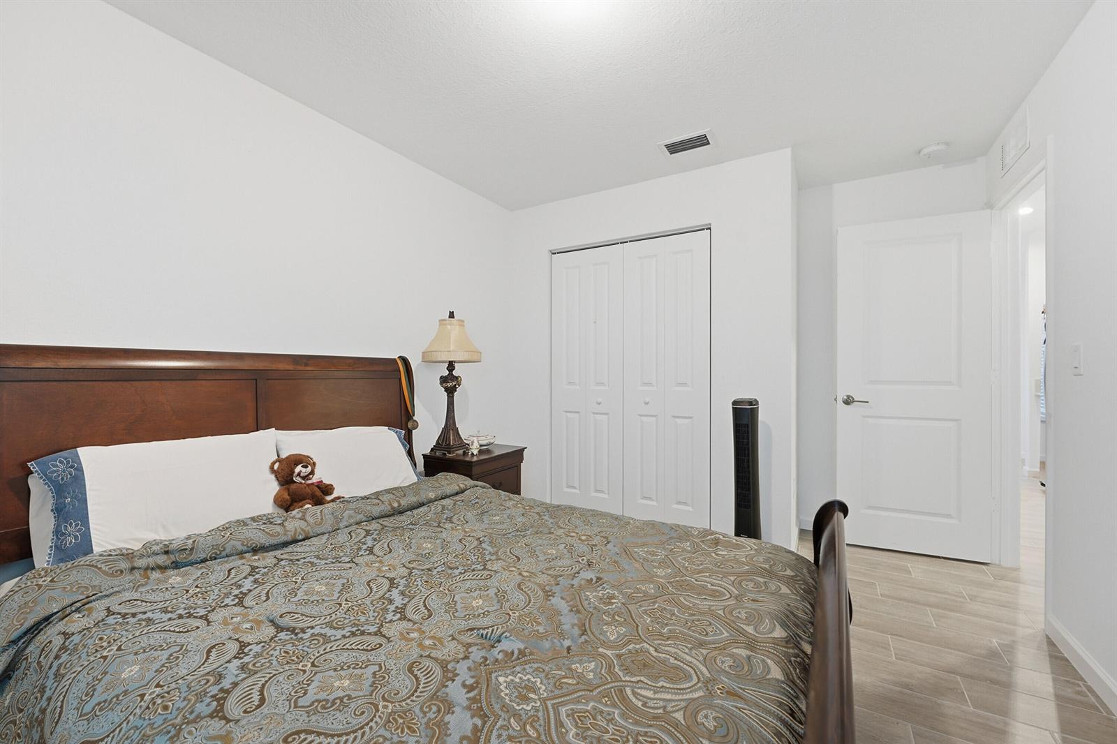 Ver detalles 6381 3 / 2 1451 sq. ft. $ 2026-03-04 0 foto