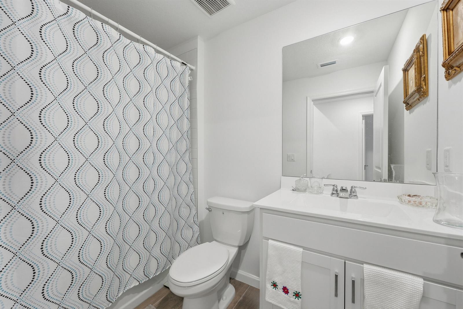 Ver detalles 6381 3 / 2 1451 sq. ft. $ 2026-03-04 0 foto