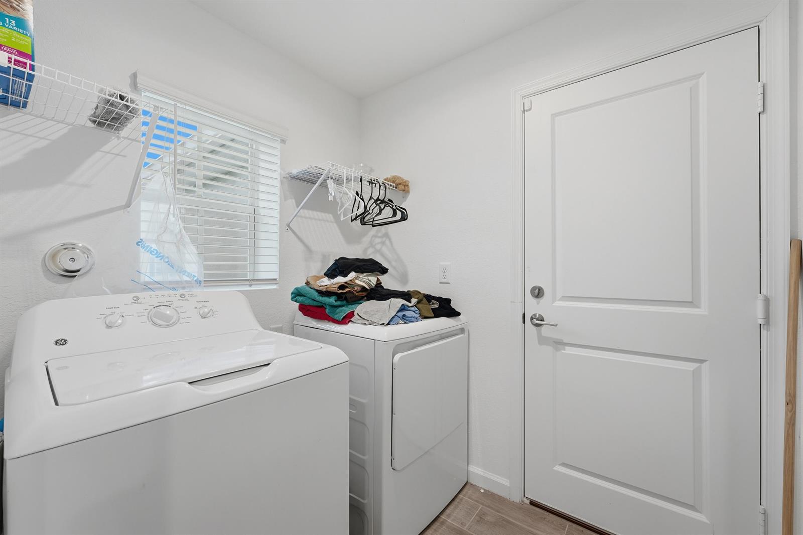 Ver detalles 6381 3 / 2 1451 sq. ft. $ 2026-03-04 0 foto