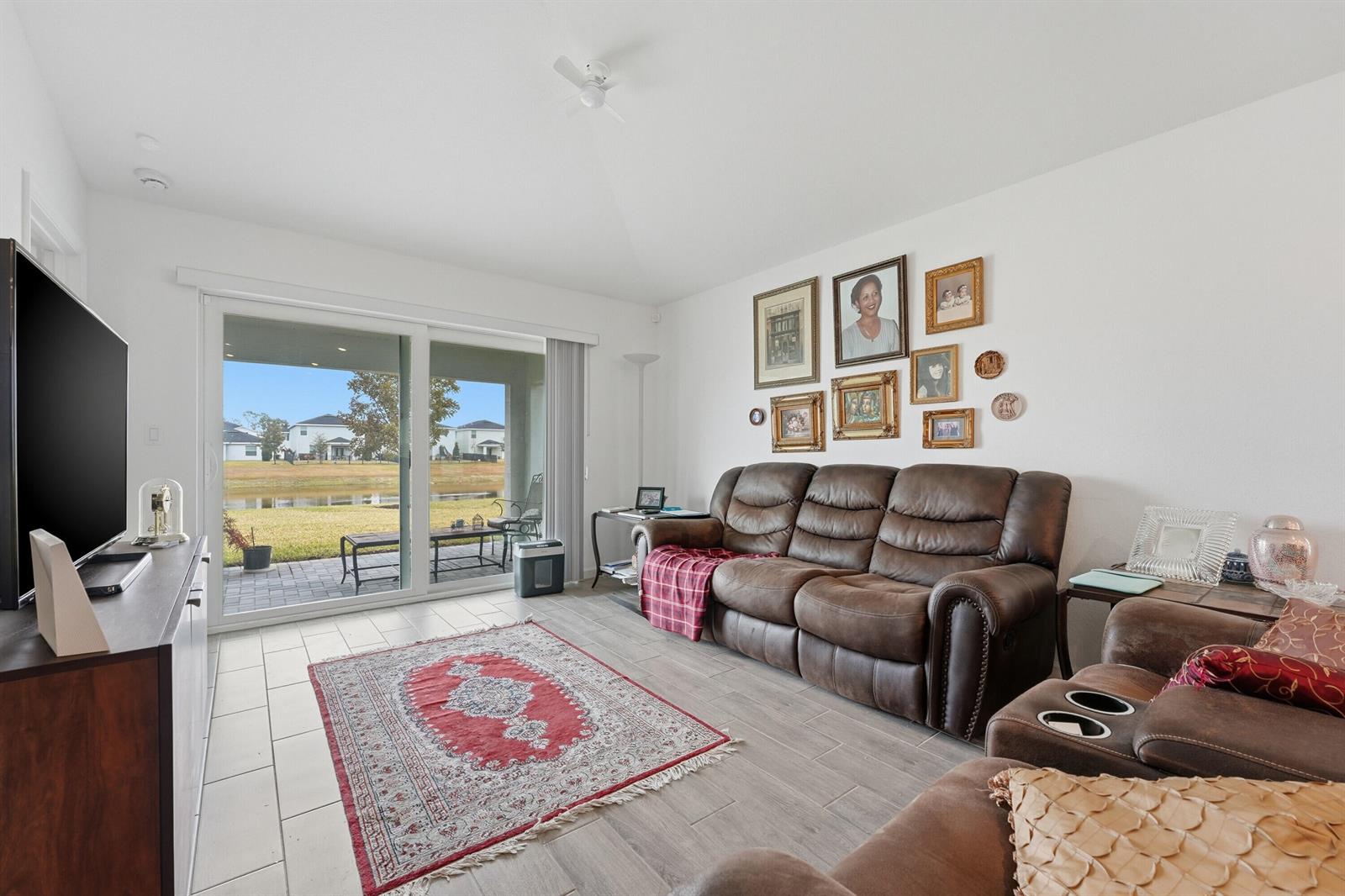 Ver detalles 6381 3 / 2 1451 sq. ft. $ 2026-03-04 0 foto