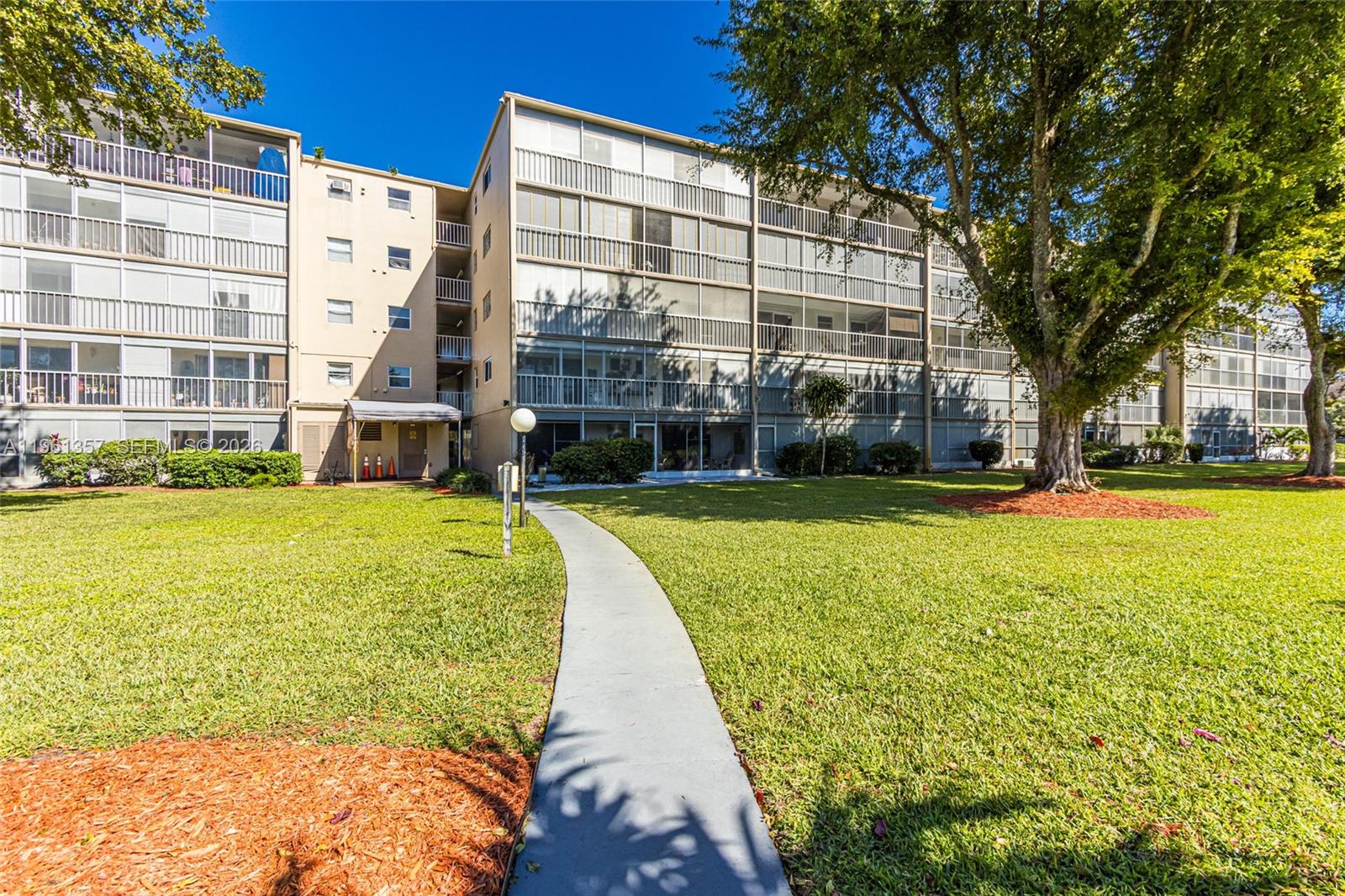 312 2 / 2 992 sq. ft. $ 2026-02-08 0 Photo