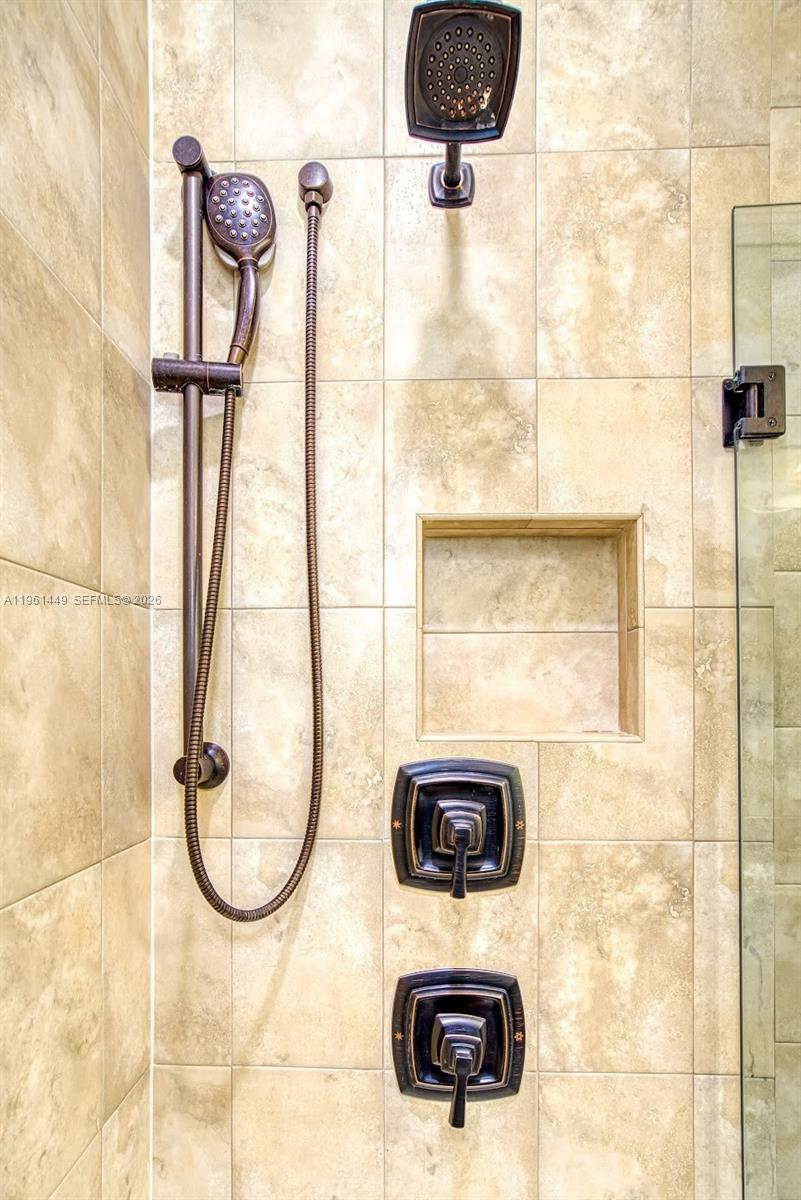 See details 5060 3 / 3 1421 sq. ft. $ 2026-02-08 0 Photo