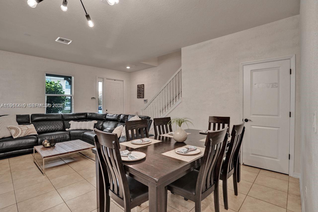 See details 5060 3 / 3 1421 sq. ft. $ 2026-02-08 0 Photo