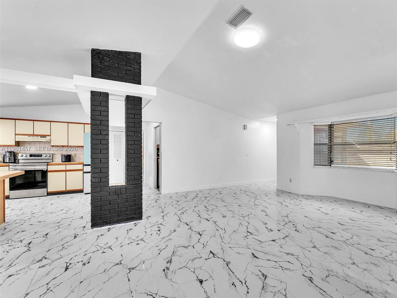 Ver detalles 1819 2 / 2 1174 sq. ft. $ 2026-04-08 0 foto