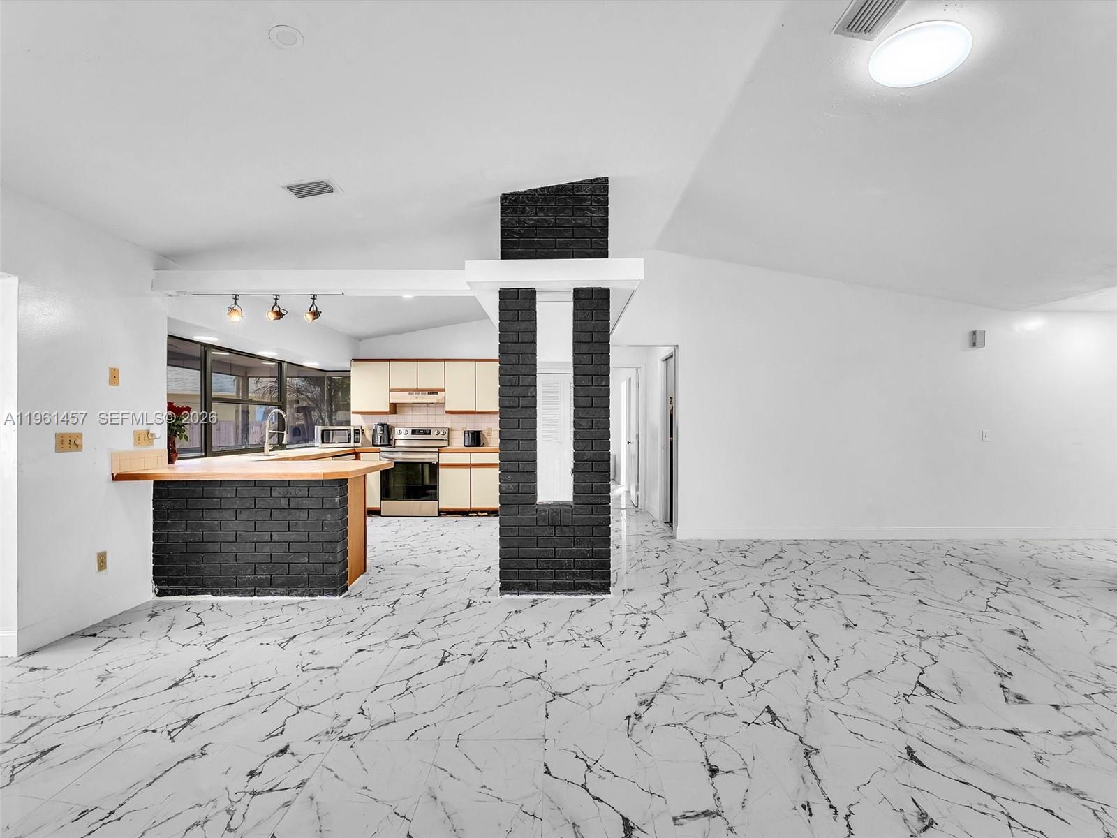 Ver detalles 1819 2 / 2 1174 sq. ft. $ 2026-04-08 0 foto
