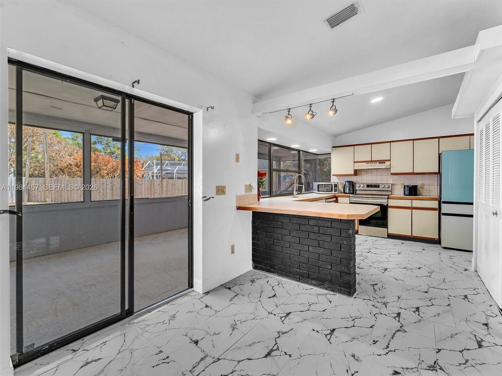 Ver detalles 1819 2 / 2 1174 sq. ft. $ 2026-04-08 0 foto
