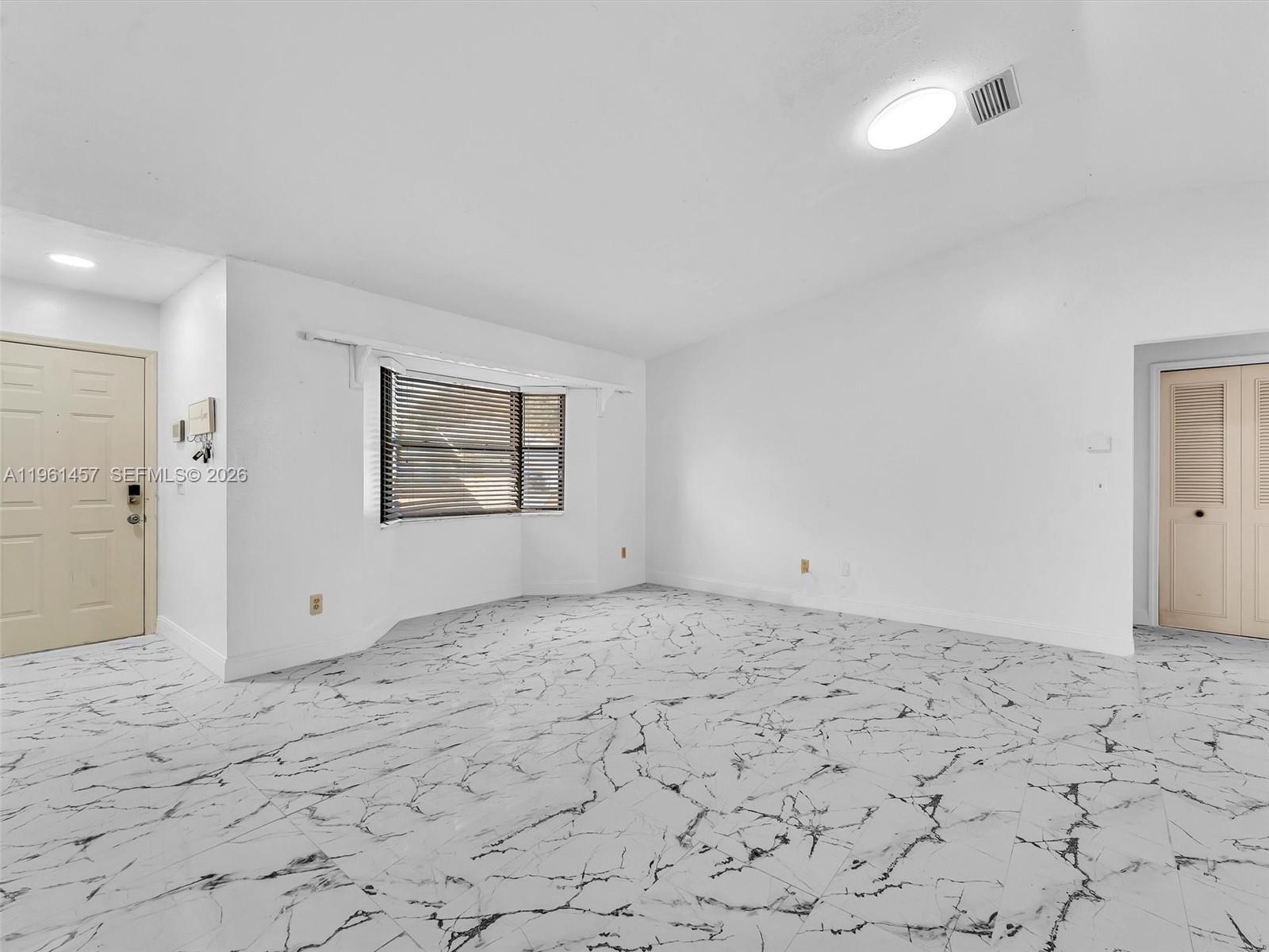 Ver detalles 1819 2 / 2 1174 sq. ft. $ 2026-04-08 0 foto