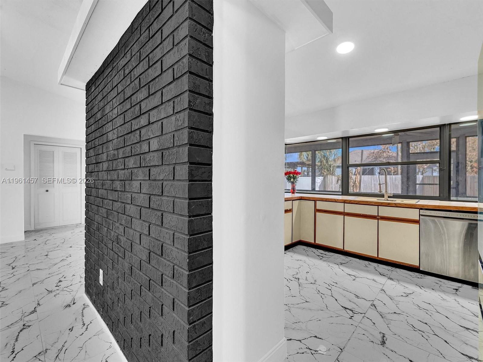 Ver detalles 1819 2 / 2 1174 sq. ft. $ 2026-04-08 0 foto