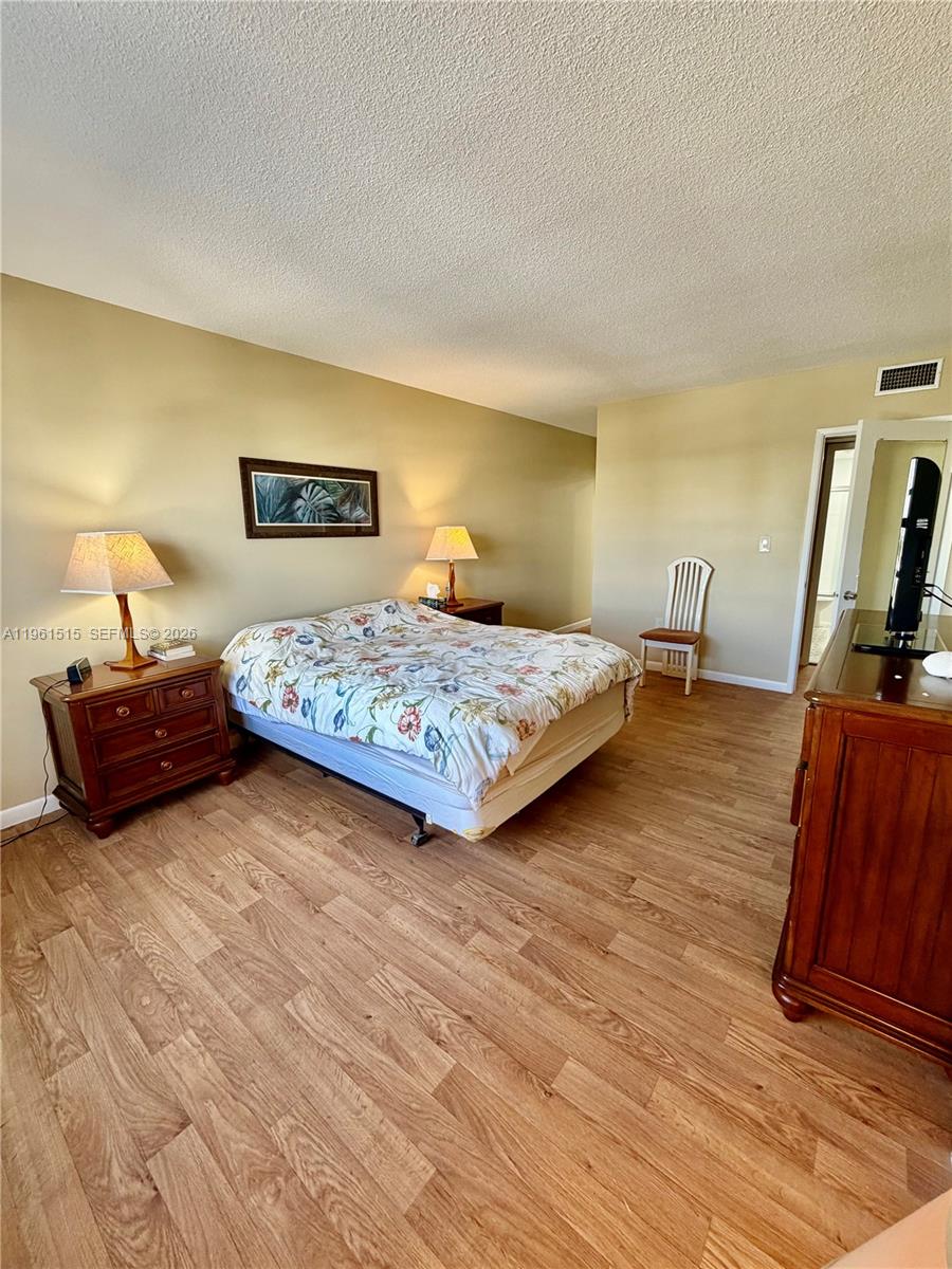 Photo of 400 Kings Point Dr #524, Sunny Isles Beach, Florida, 33160 -