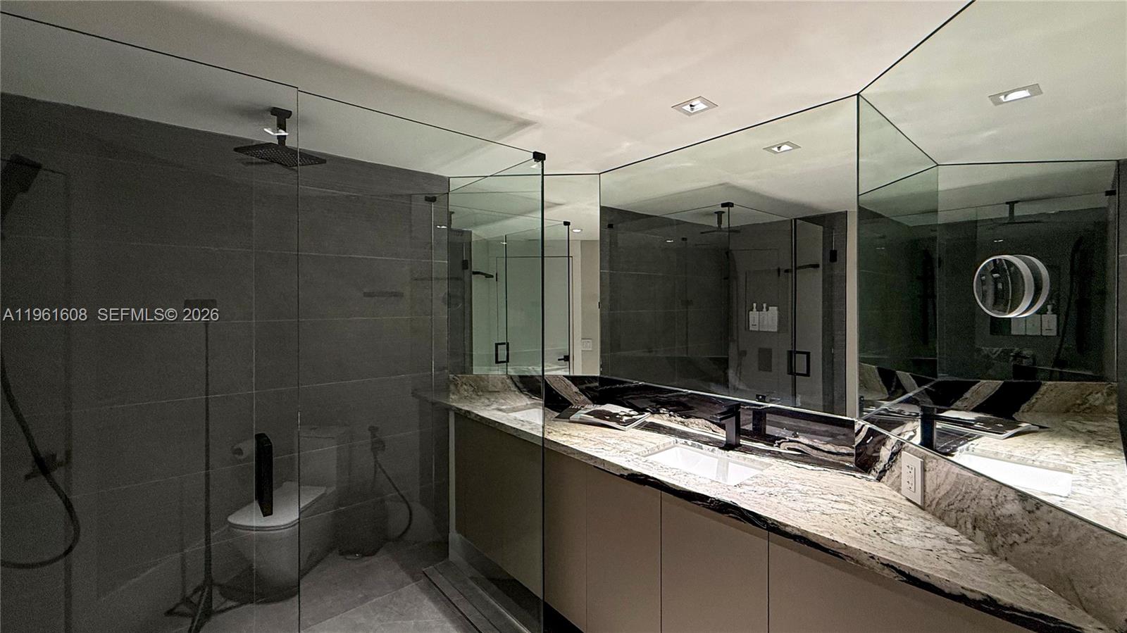 2404 3 / 3 2560 sq. ft. $ 2026-02-09 0 Photo