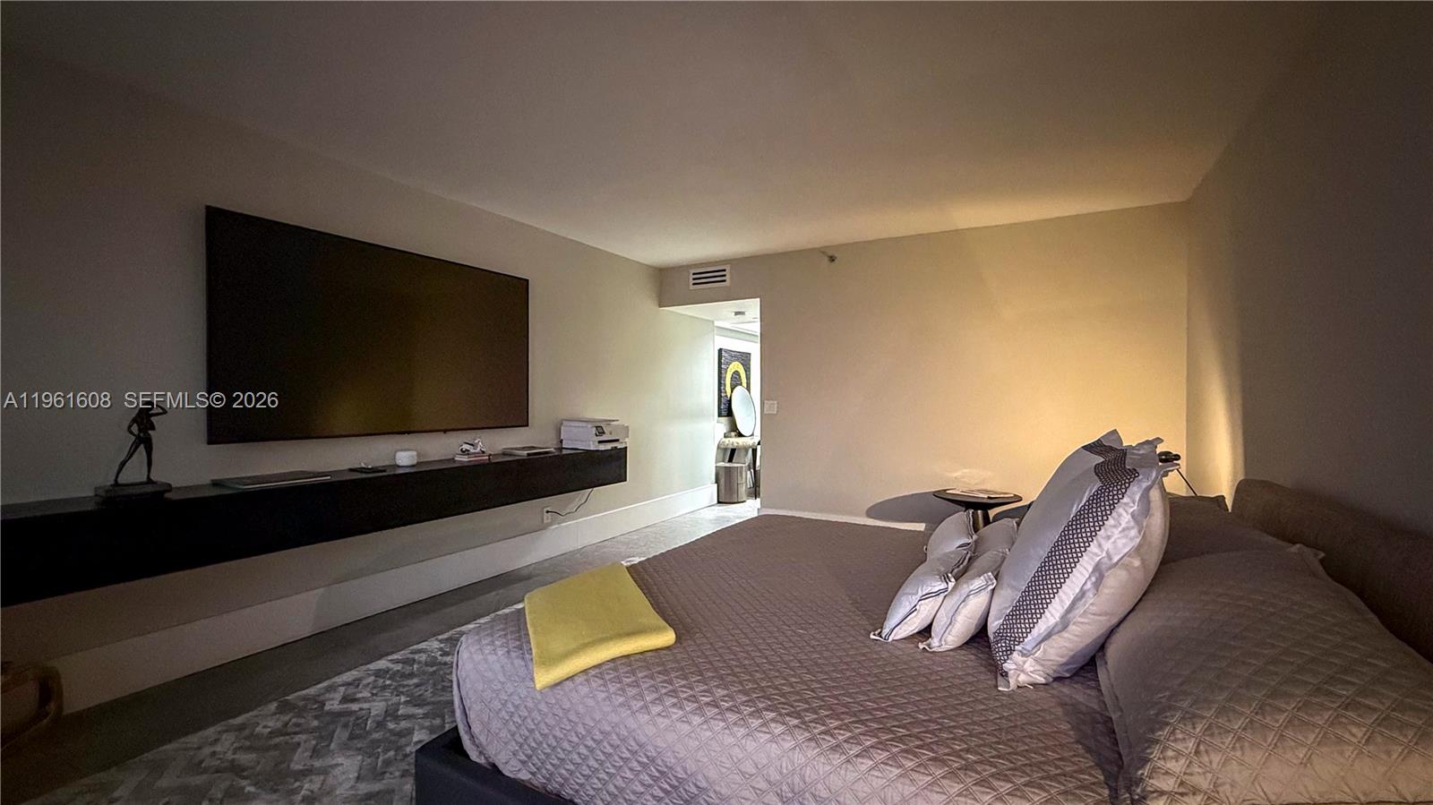 2404 3 / 3 2560 sq. ft. $ 2026-02-09 0 Photo