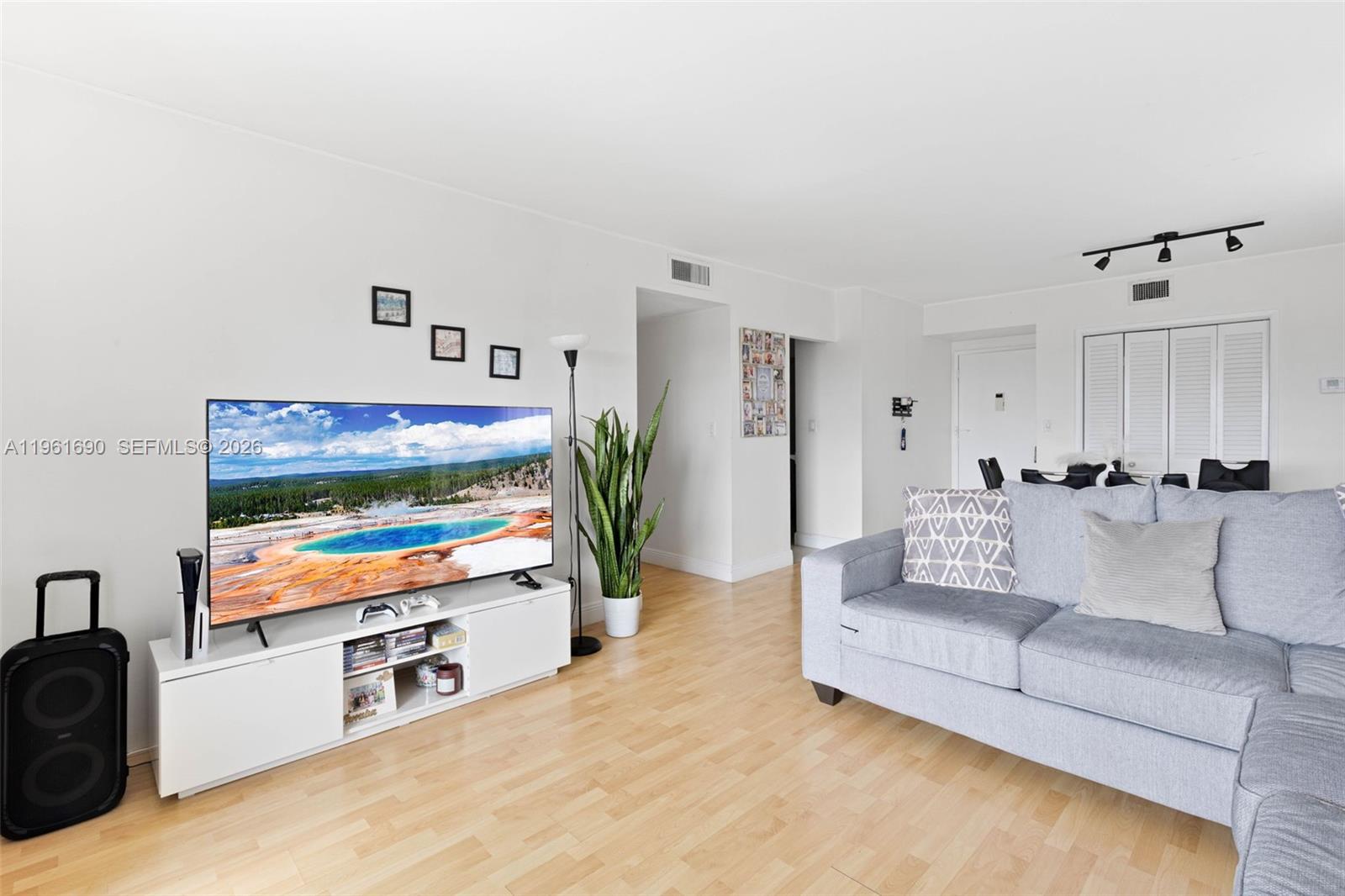 See details 901B 2 / 2 1132 sq. ft. $ 2026-02-09 0 Photo