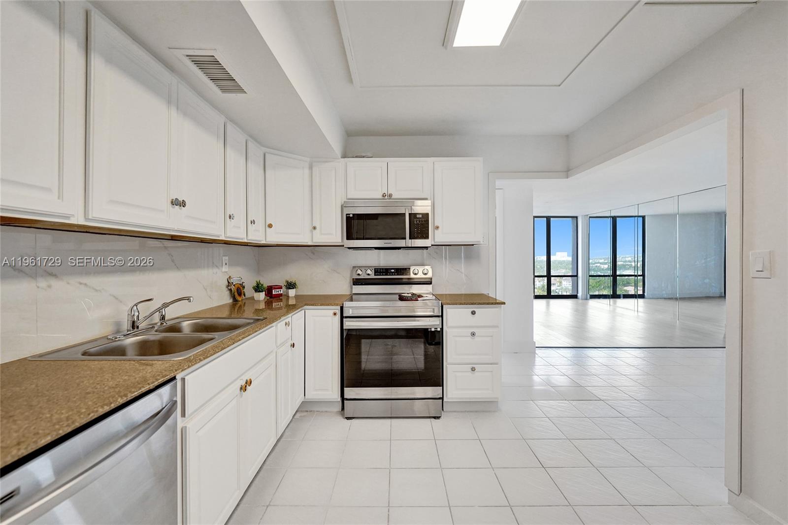 Photo of 1600 Ocean Dr  #16B, Hollywood, Florida, 33019 - 