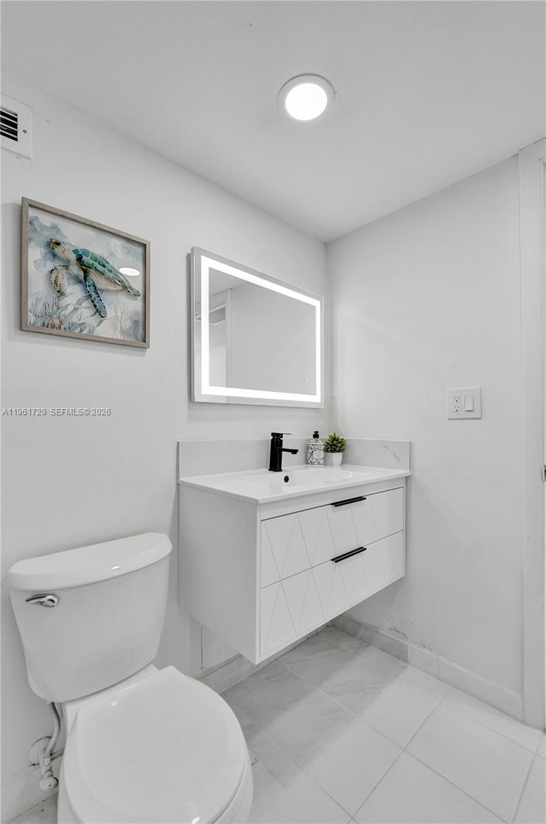 Photo of 1600 Ocean Dr  #16B, Hollywood, Florida, 33019 - 