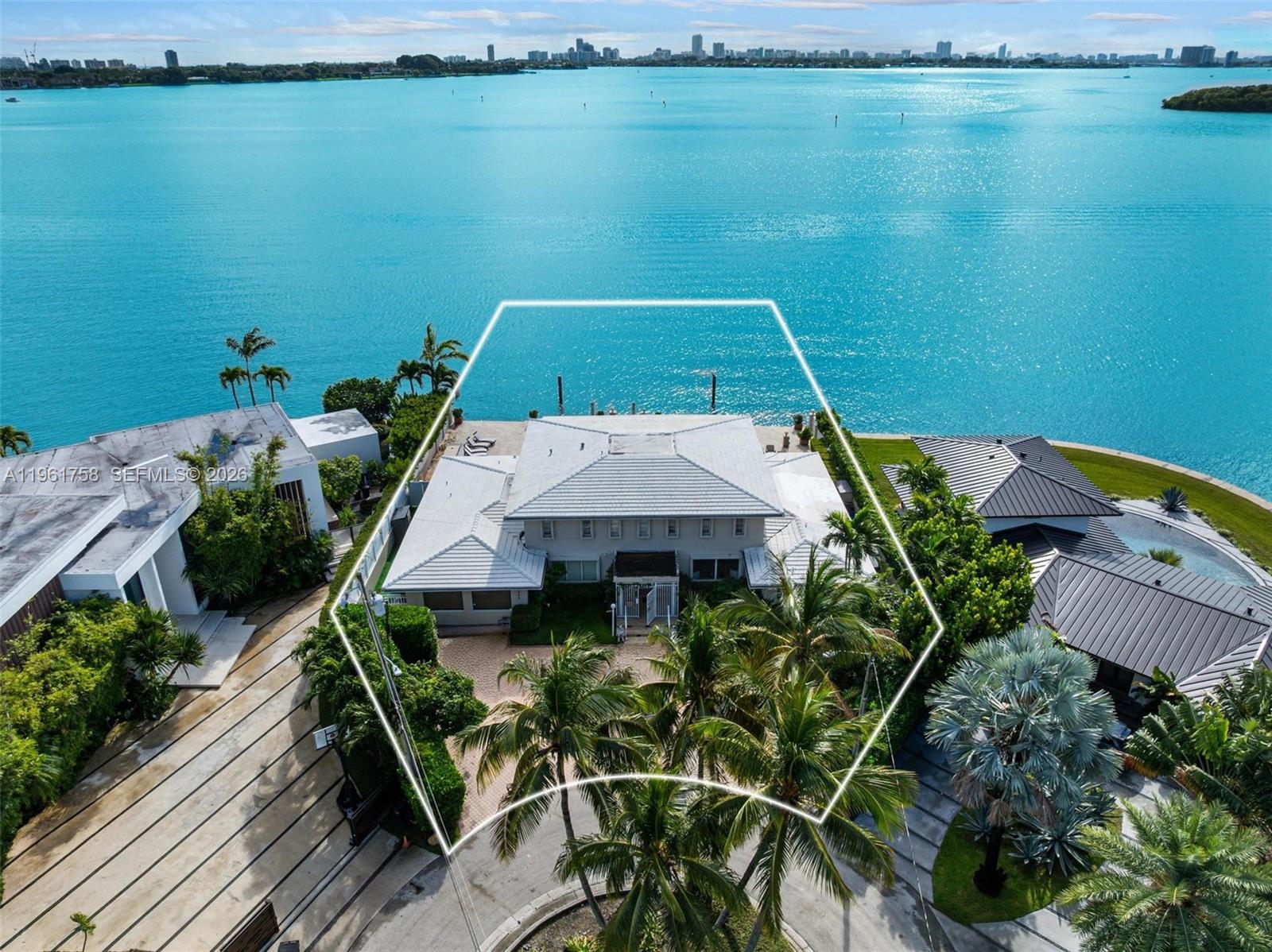   /   кв.футов $ 2026-02-09 0 Фото