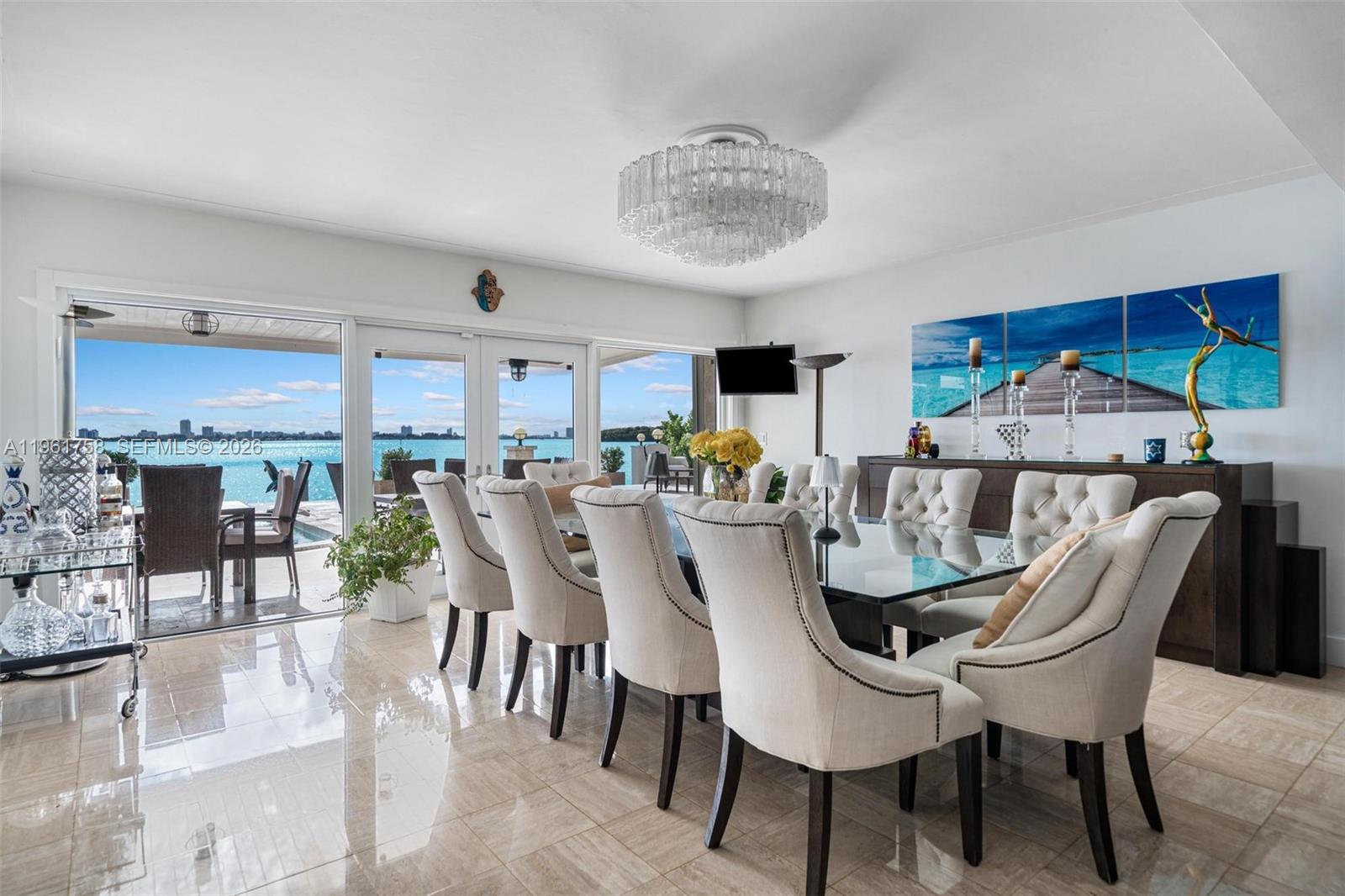   /   кв.футов $ 2026-02-09 0 Фото