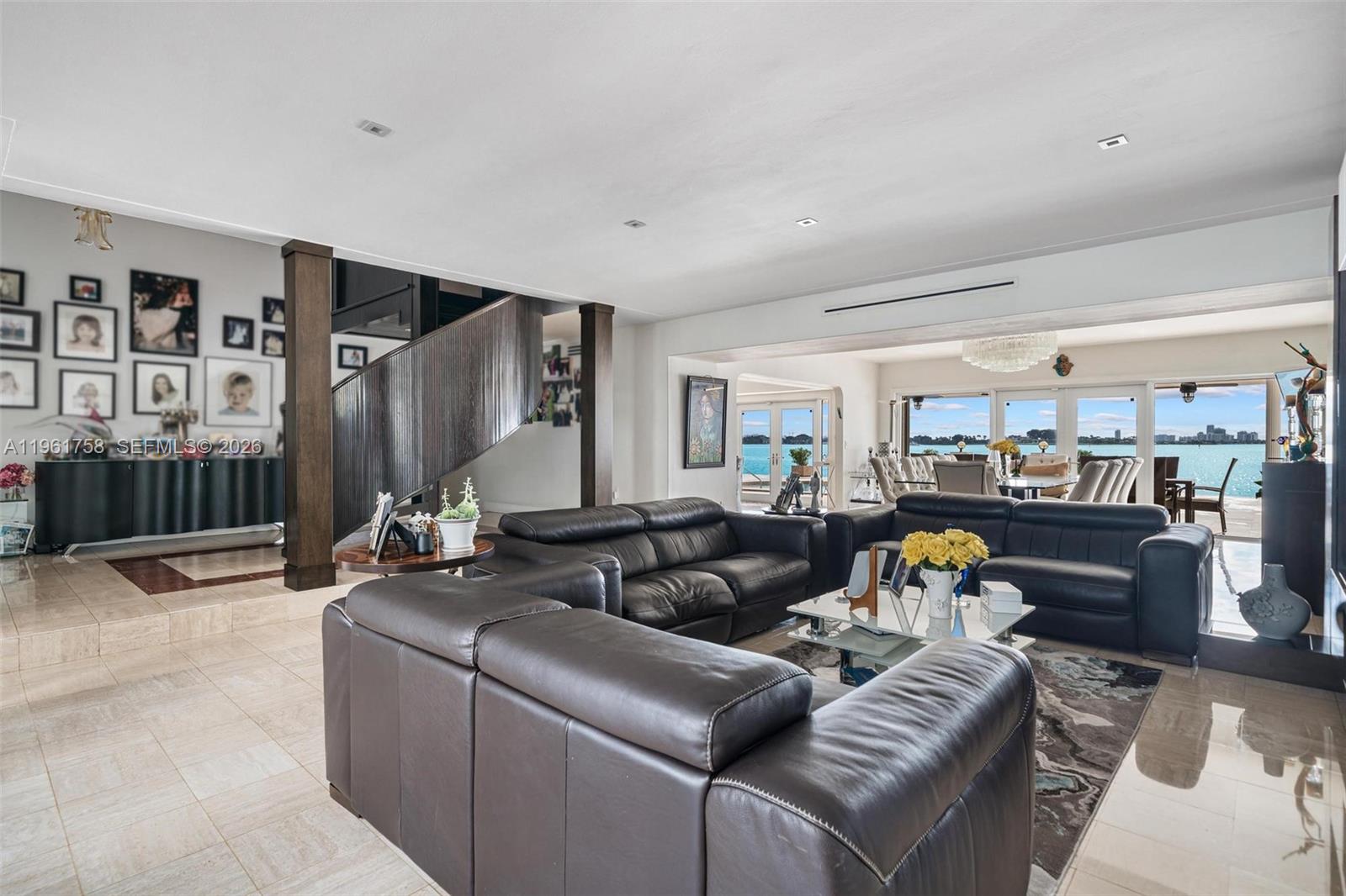   /   кв.футов $ 2026-02-09 0 Фото