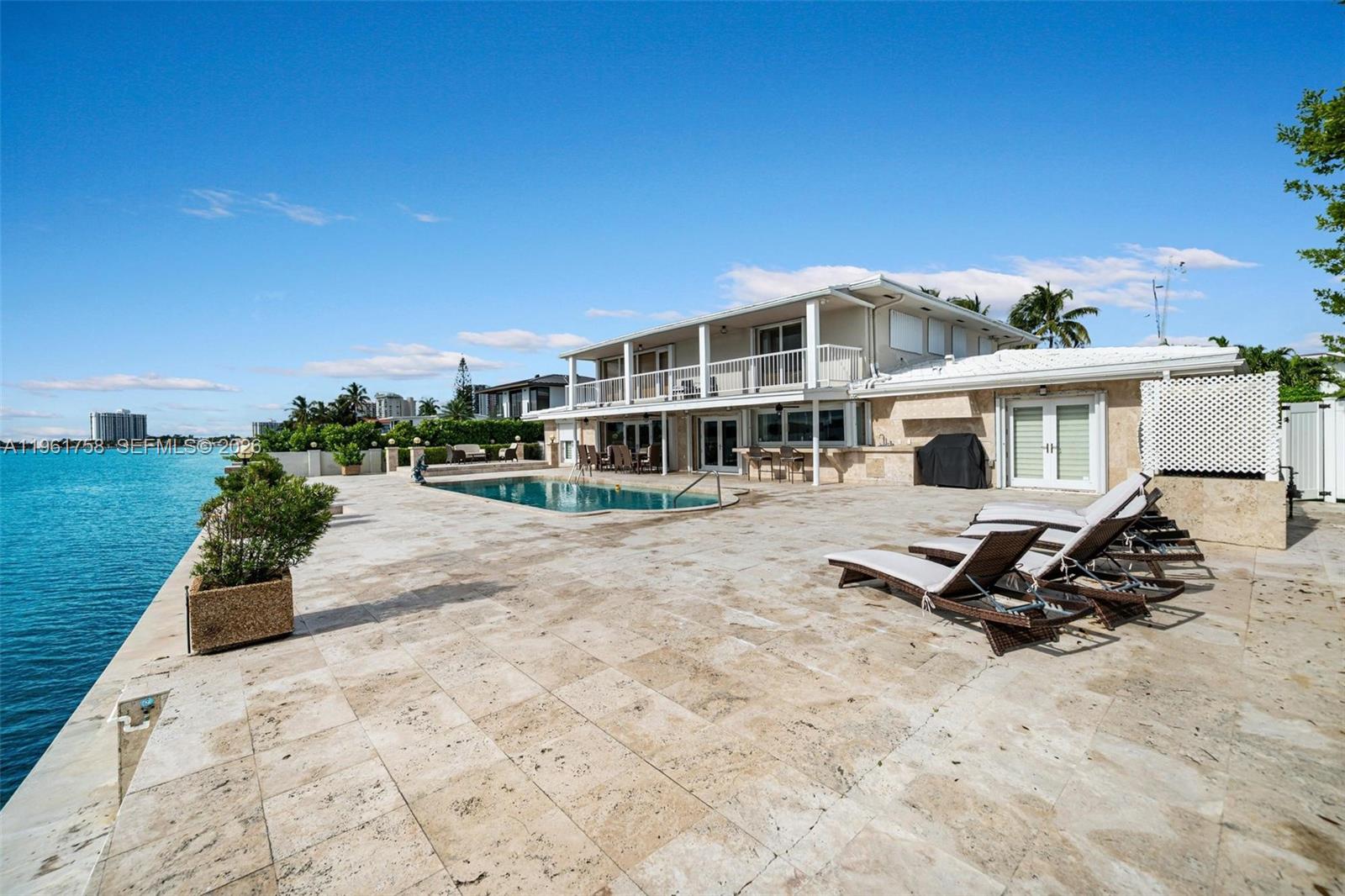   /   кв.футов $ 2026-02-09 0 Фото