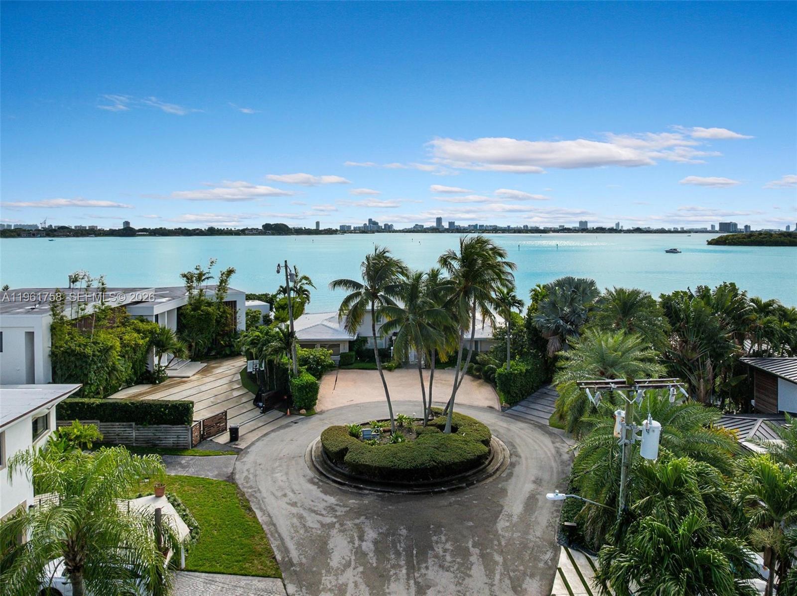   /   кв.футов $ 2026-02-09 0 Фото