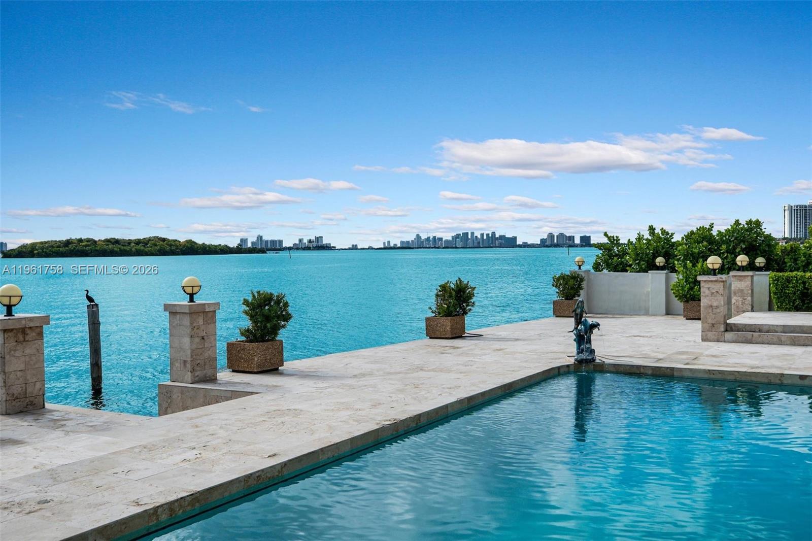   /   кв.футов $ 2026-02-09 0 Фото