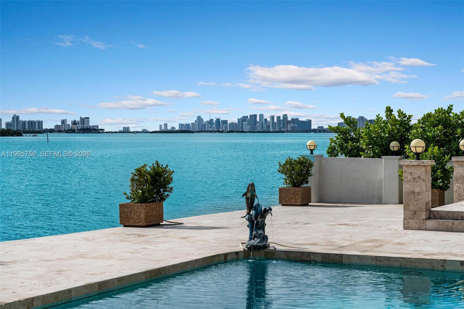   /   кв.футов $ 2026-02-09 0 Фото