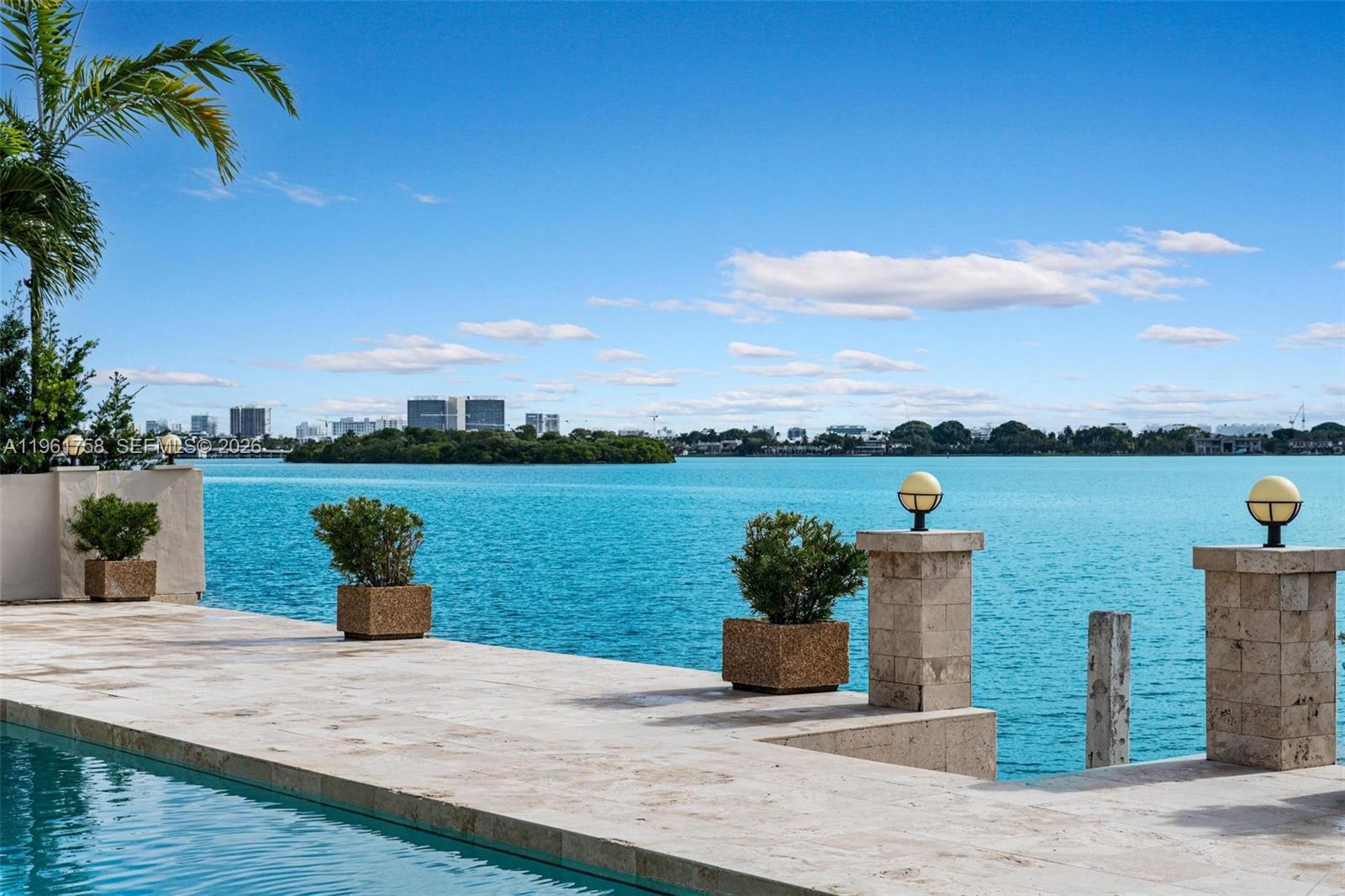   /   кв.футов $ 2026-02-09 0 Фото