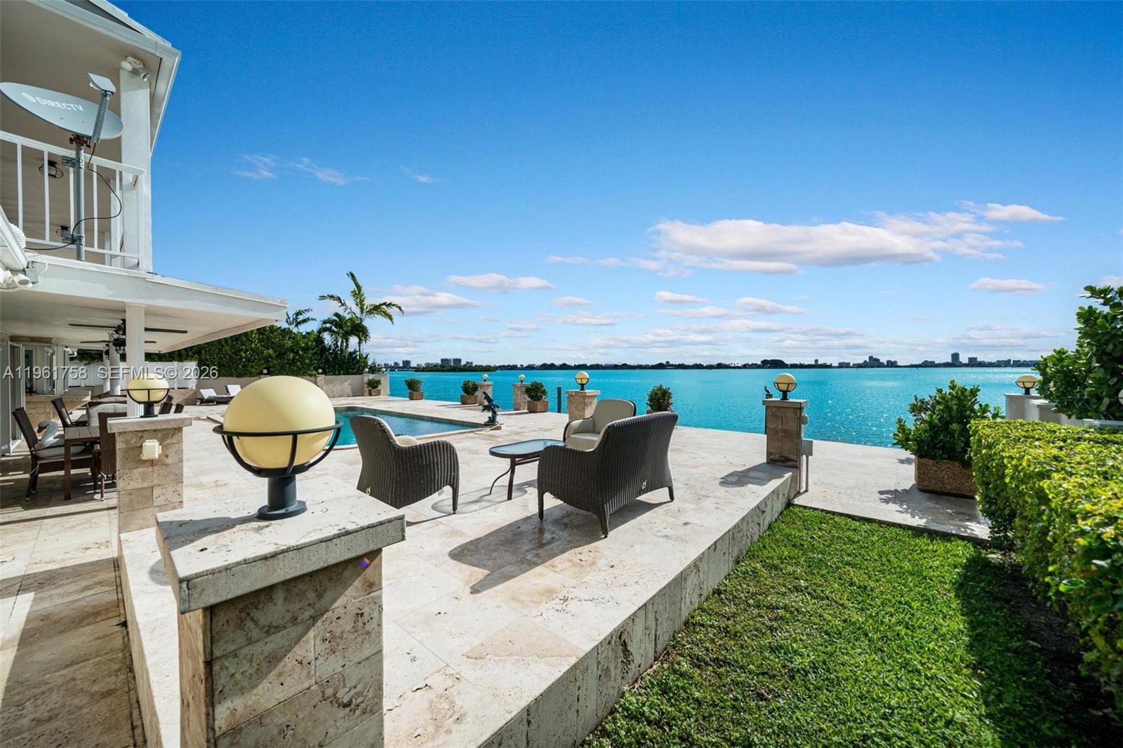   /   кв.футов $ 2026-02-09 0 Фото