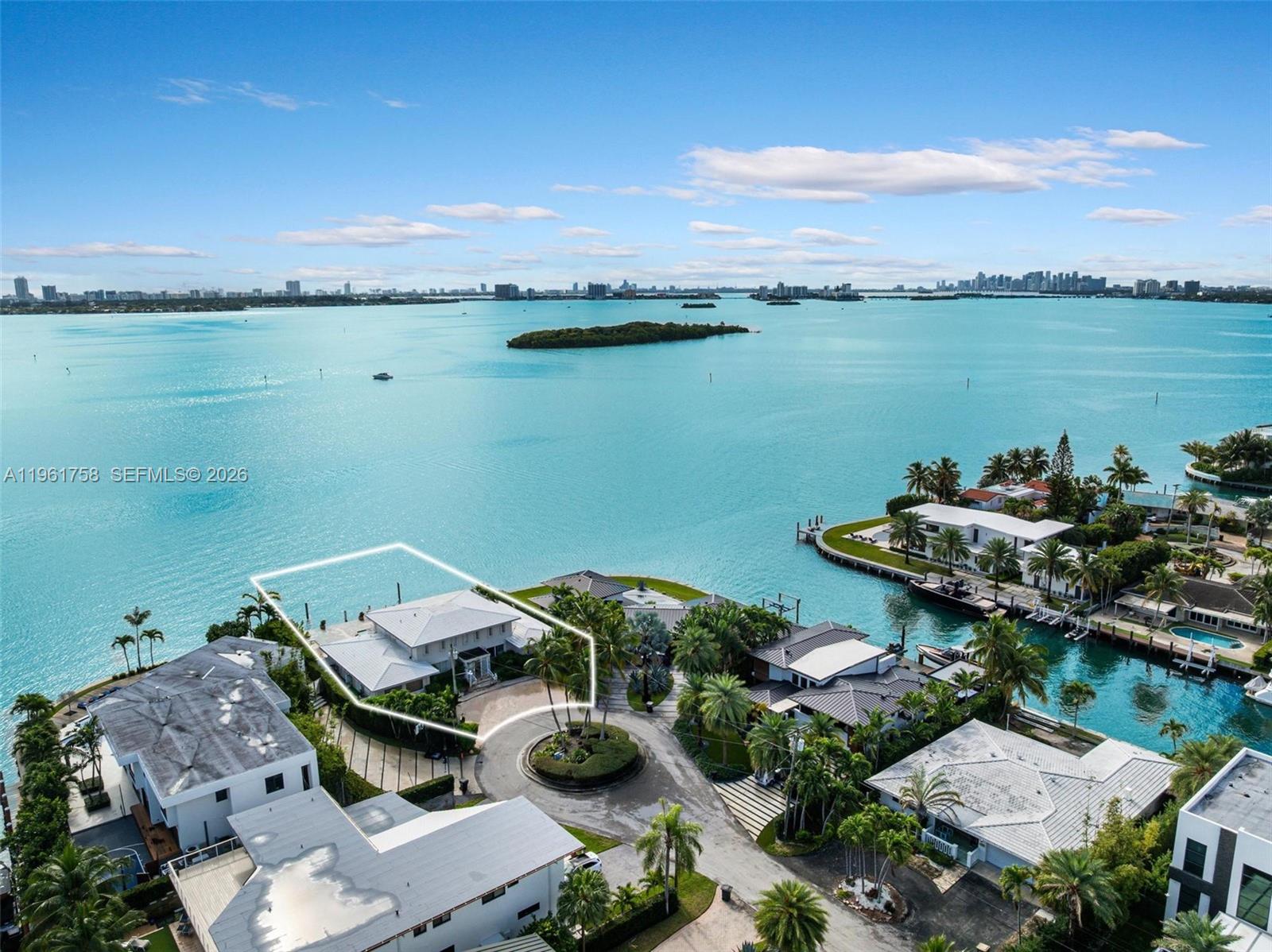   /   кв.футов $ 2026-02-09 0 Фото