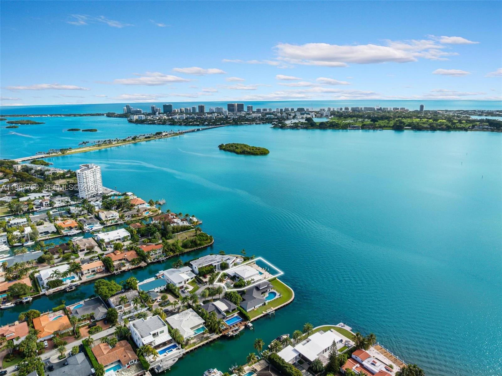   /   кв.футов $ 2026-02-09 0 Фото