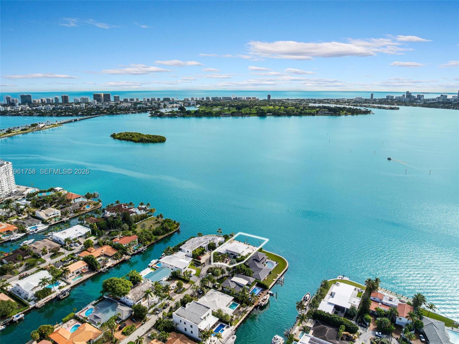   /   кв.футов $ 2026-02-09 0 Фото