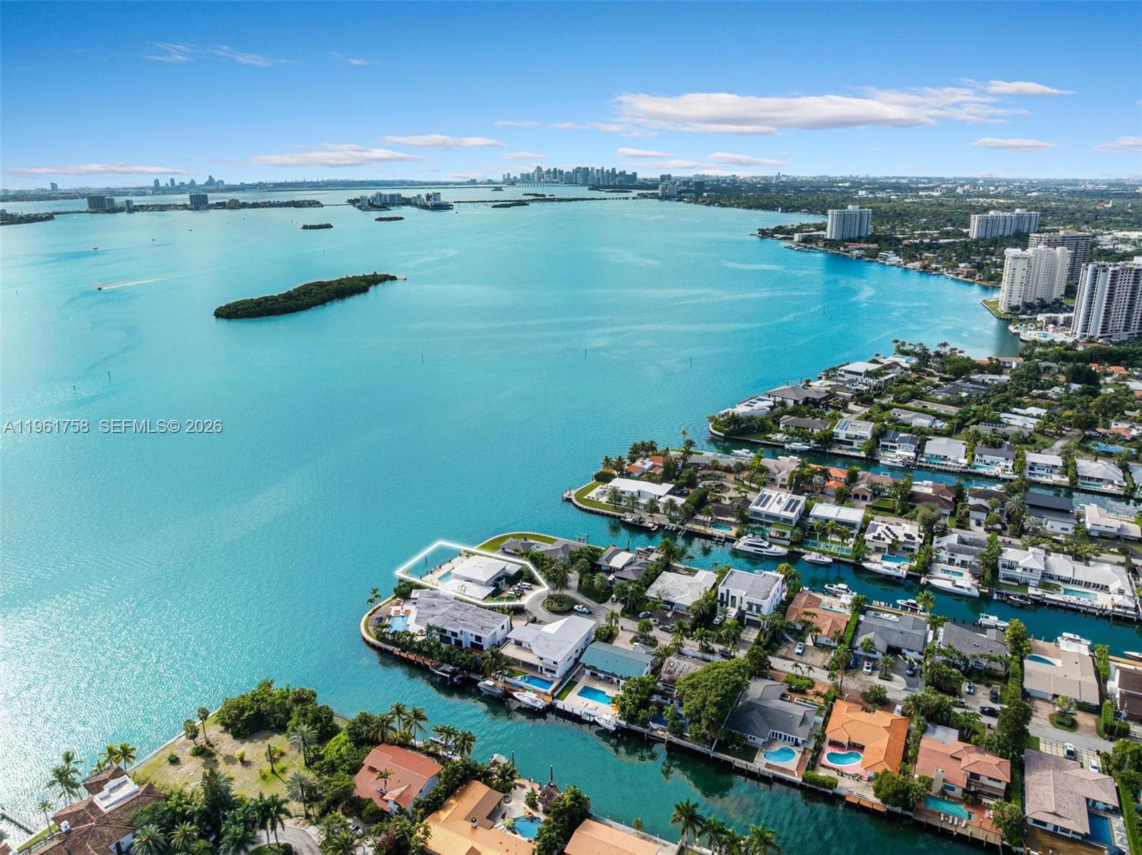   /   кв.футов $ 2026-02-09 0 Фото