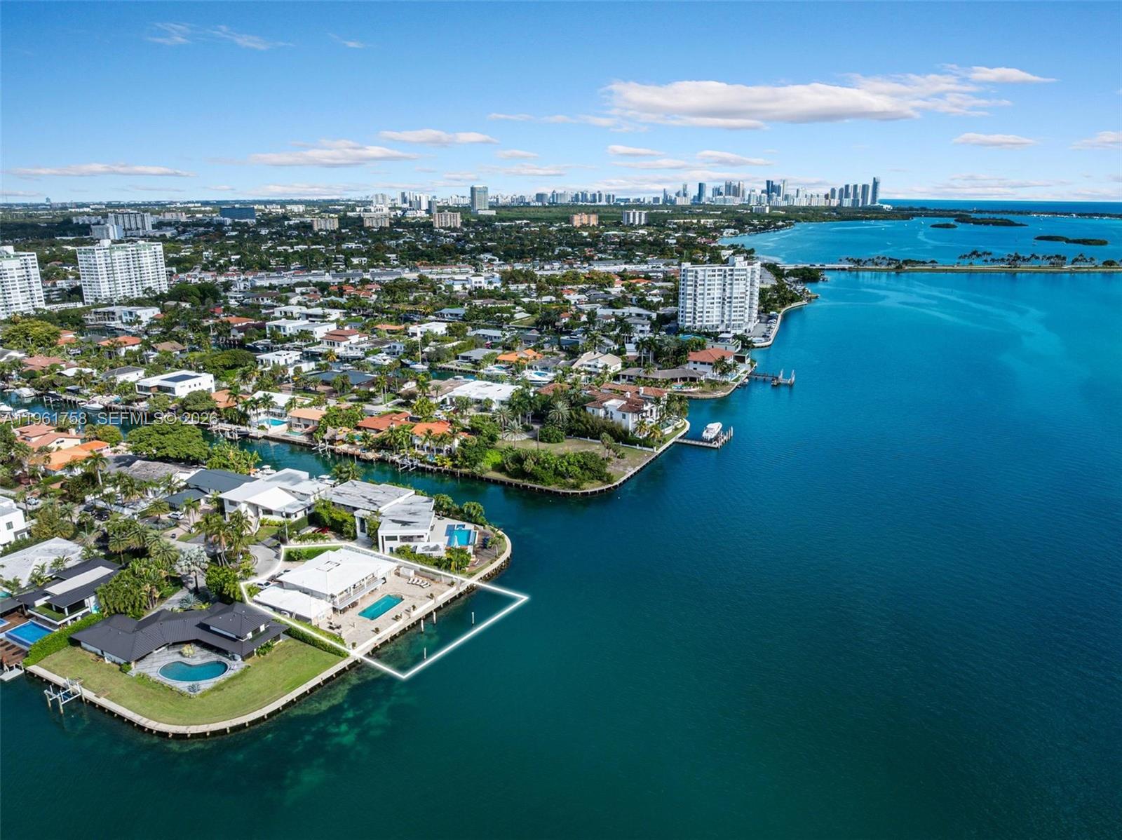   /   кв.футов $ 2026-02-09 0 Фото