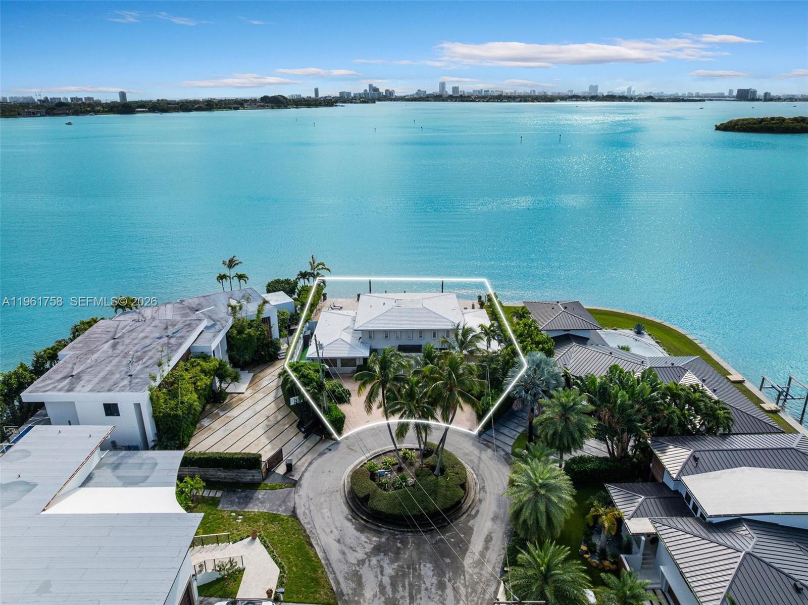   /   кв.футов $ 2026-02-09 0 Фото