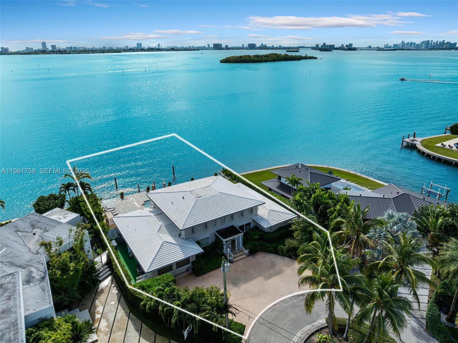   /   кв.футов $ 2026-02-09 0 Фото