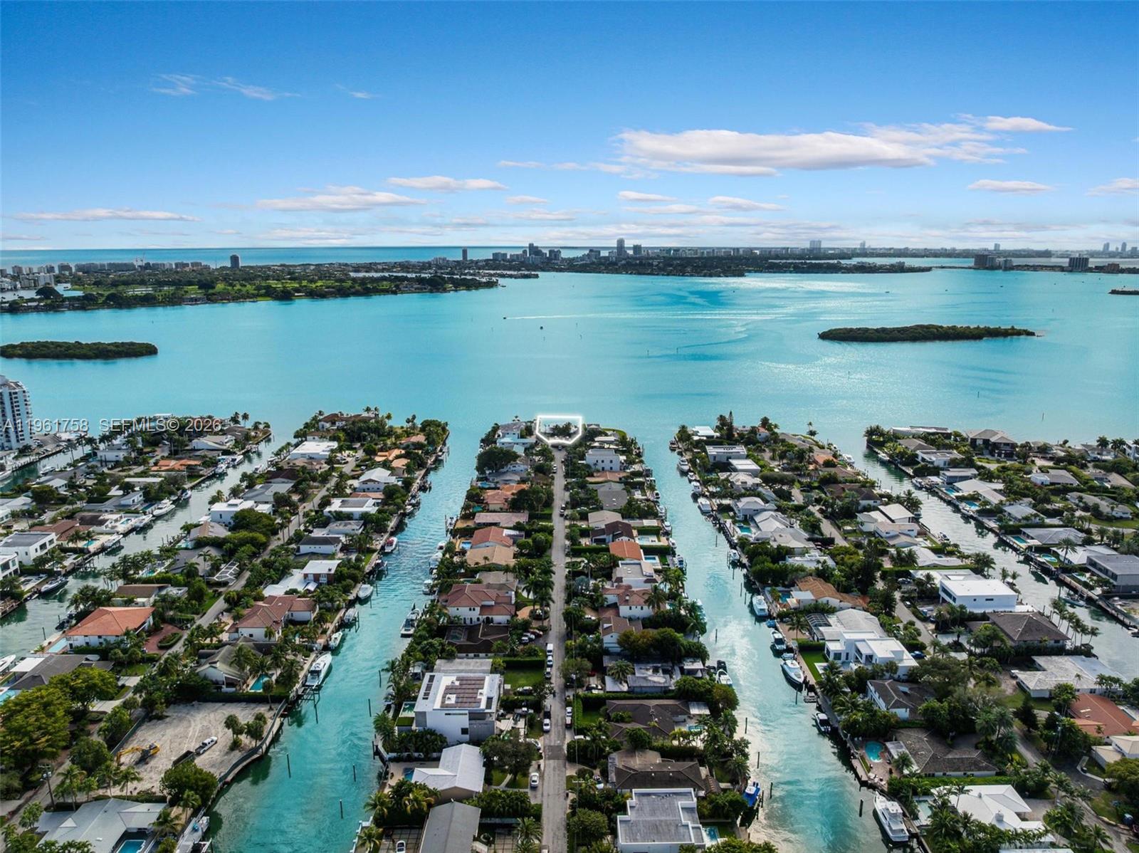   /   кв.футов $ 2026-02-09 0 Фото