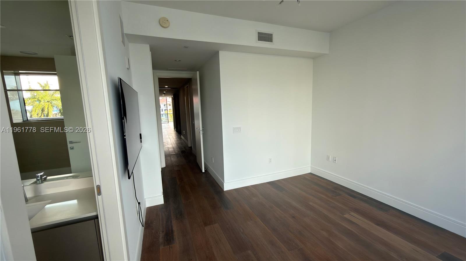 Photo of 3250 188th St  #204, Aventura, Florida, 33180 - 