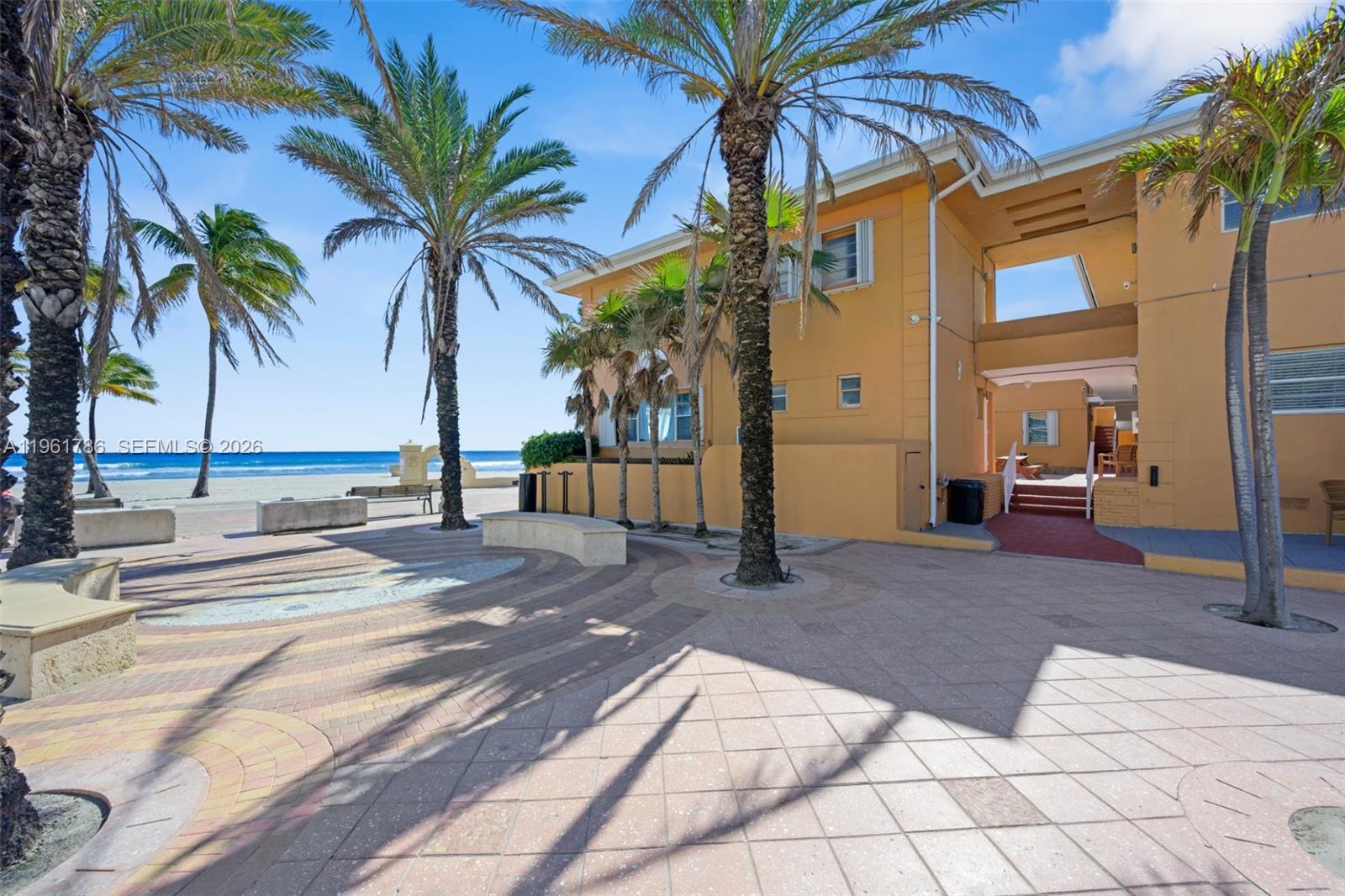   /   кв.футов $ 2026-02-09 0 Фото