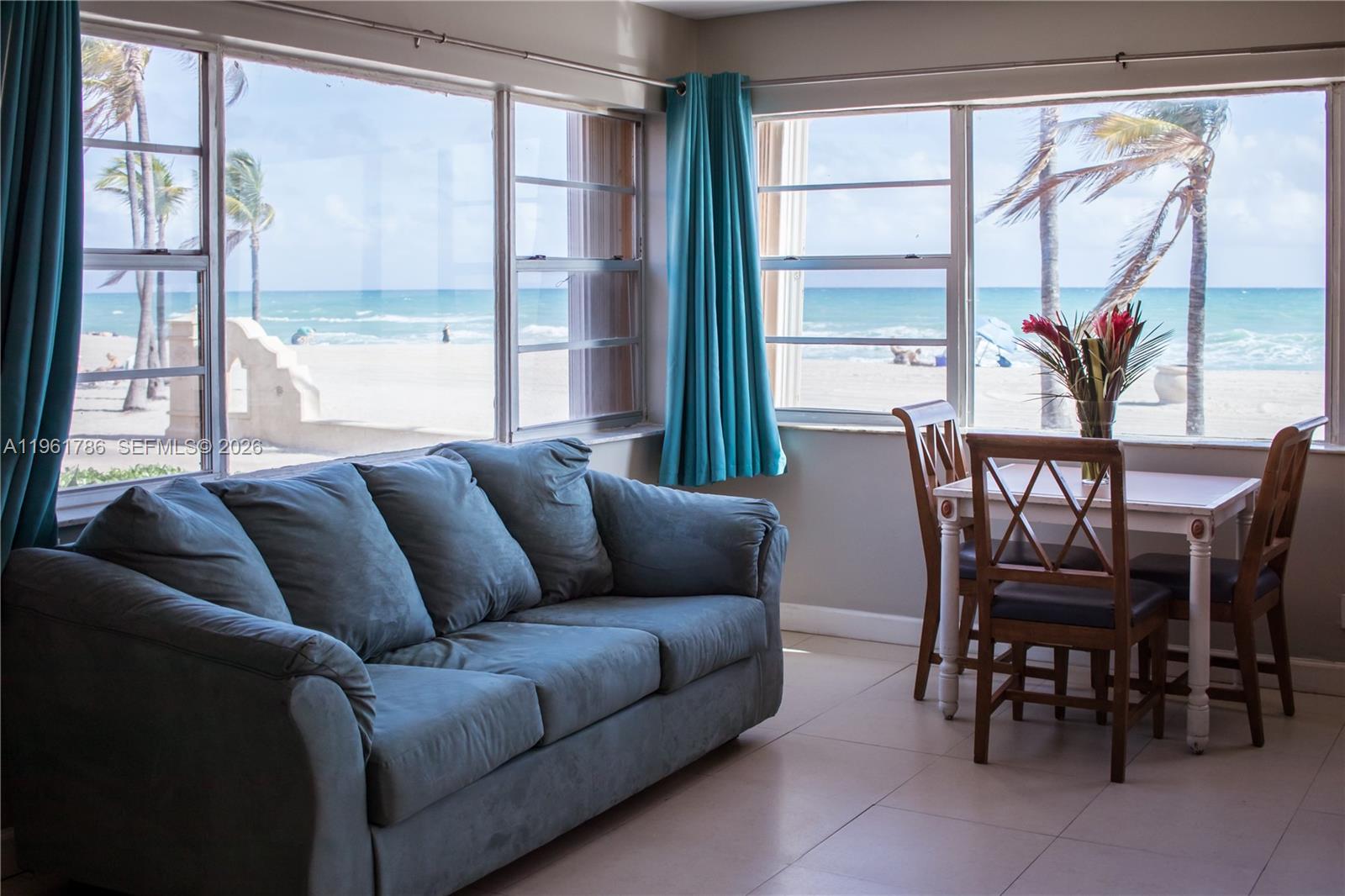   /   кв.футов $ 2026-02-09 0 Фото