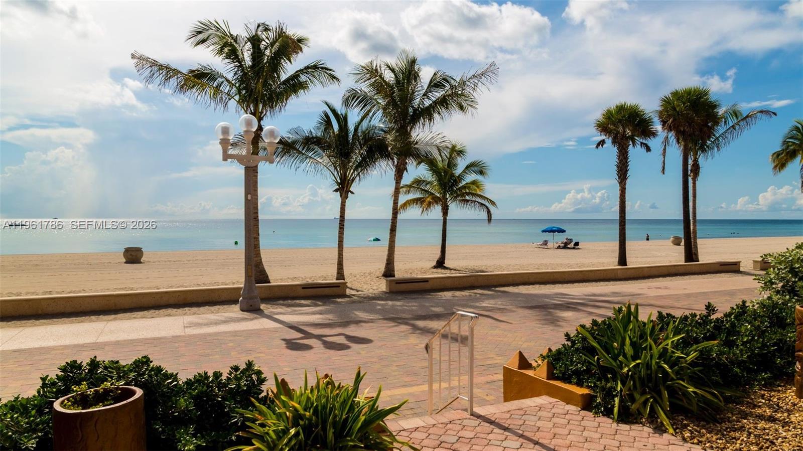   /   кв.футов $ 2026-02-09 0 Фото