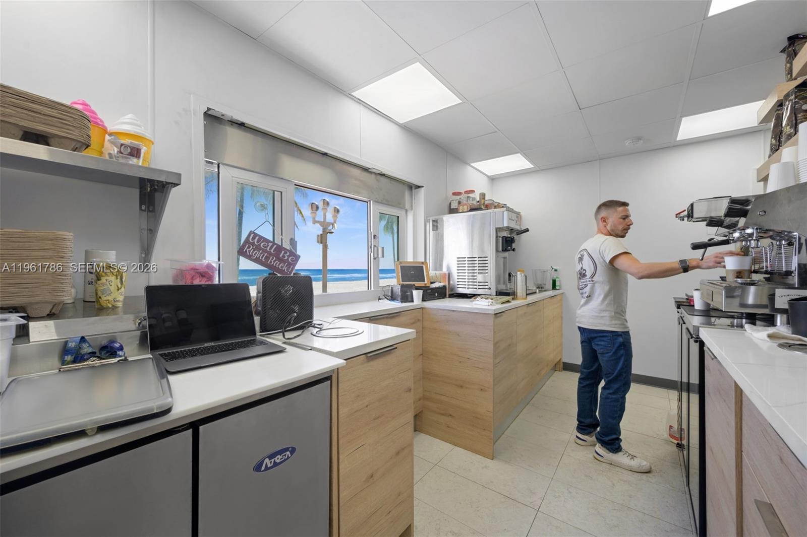   /   кв.футов $ 2026-02-09 0 Фото