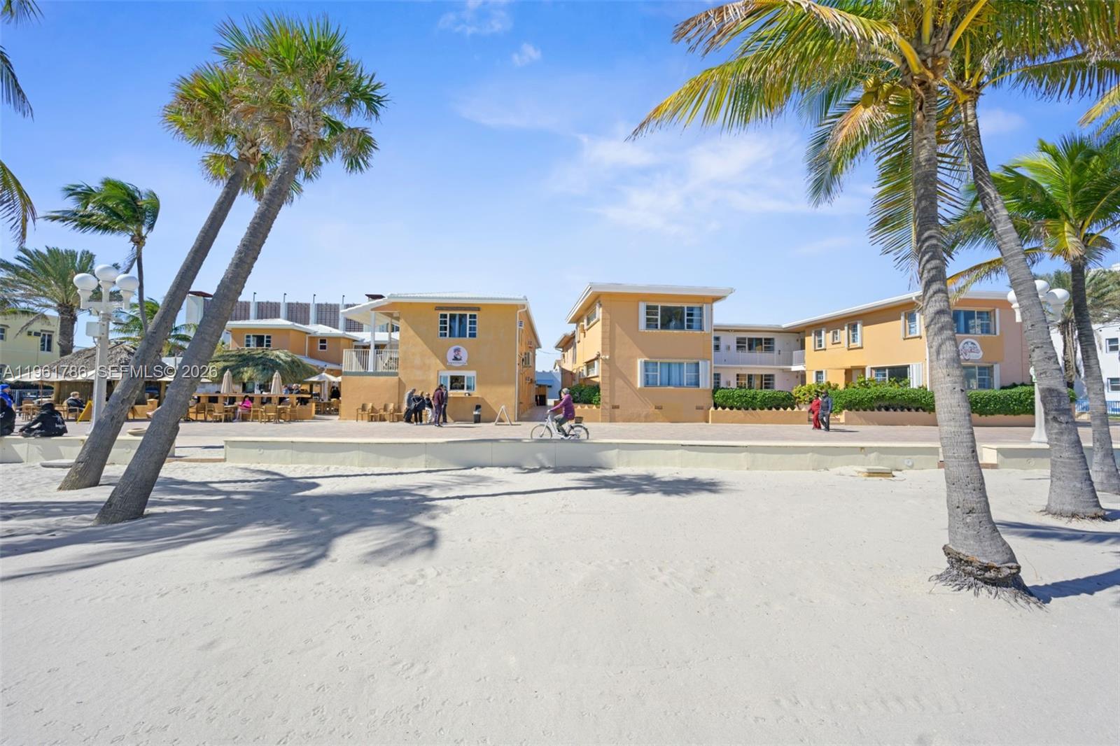   /   кв.футов $ 2026-02-09 0 Фото