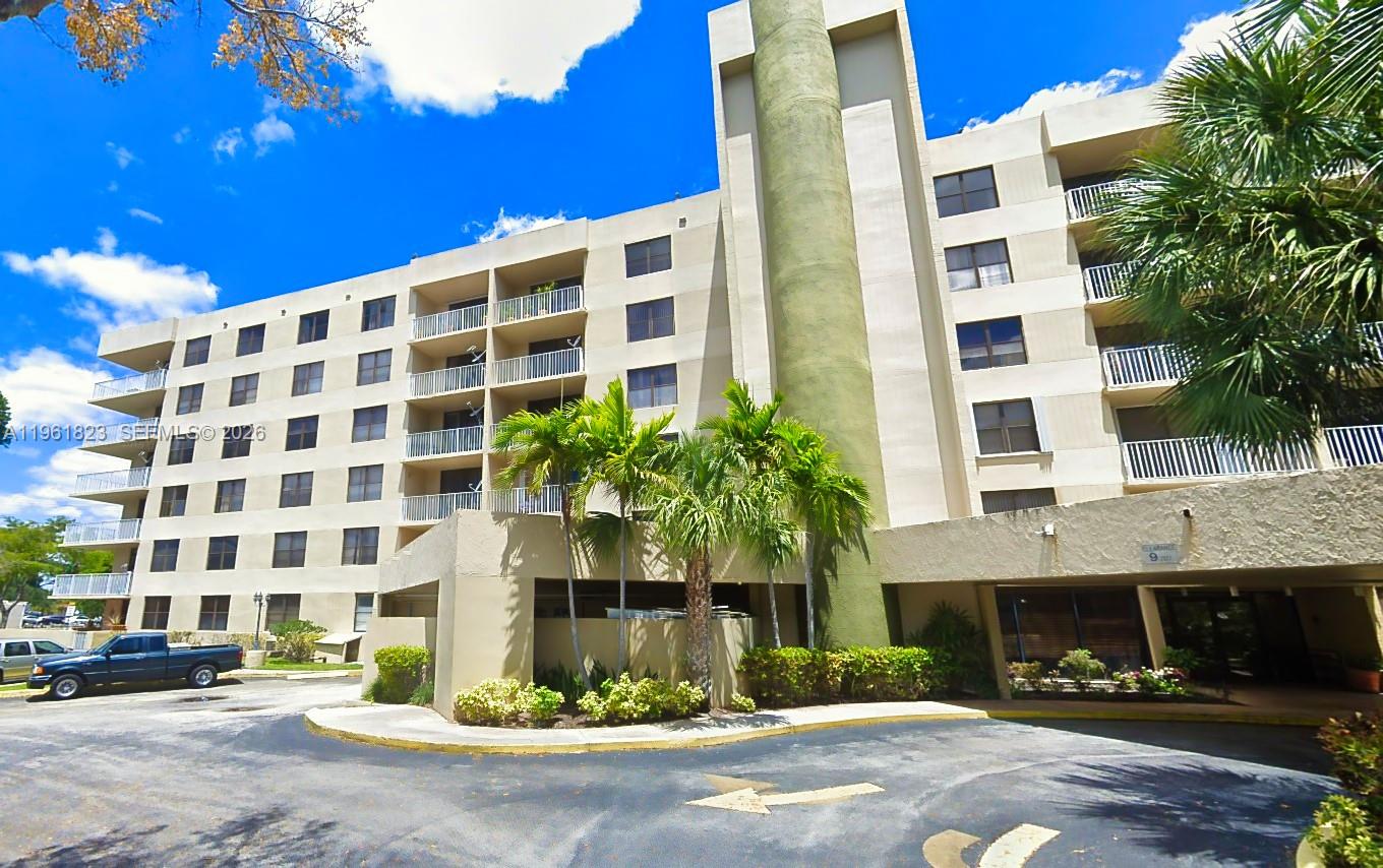 See details 311 1 / 2 830 sq. ft. $ 2026-02-09 0 Photo