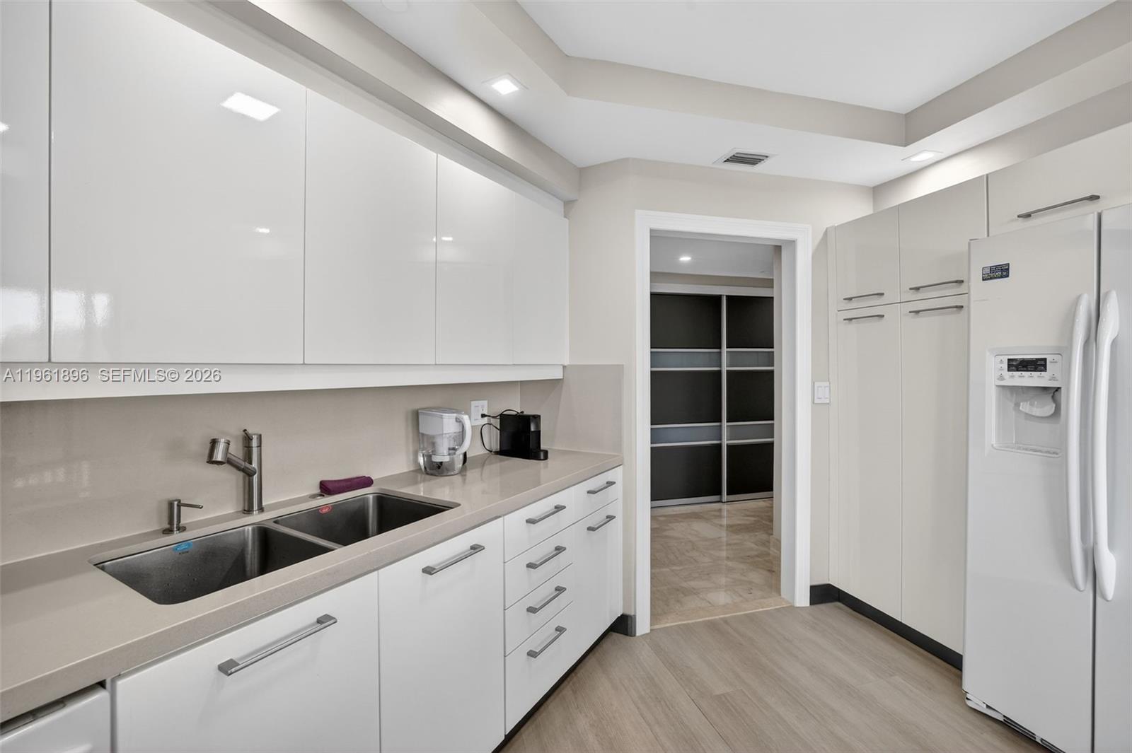 401 3 / 3 2040 sq. ft. $ 2026-02-09 0 Photo