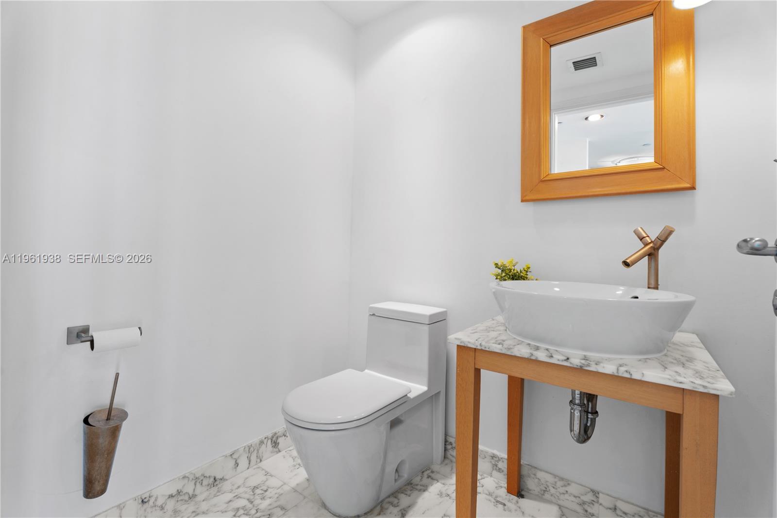 Photo of 450 Alton Rd  #3008, Miami Beach, Florida, 33139 - Half-Bathroom