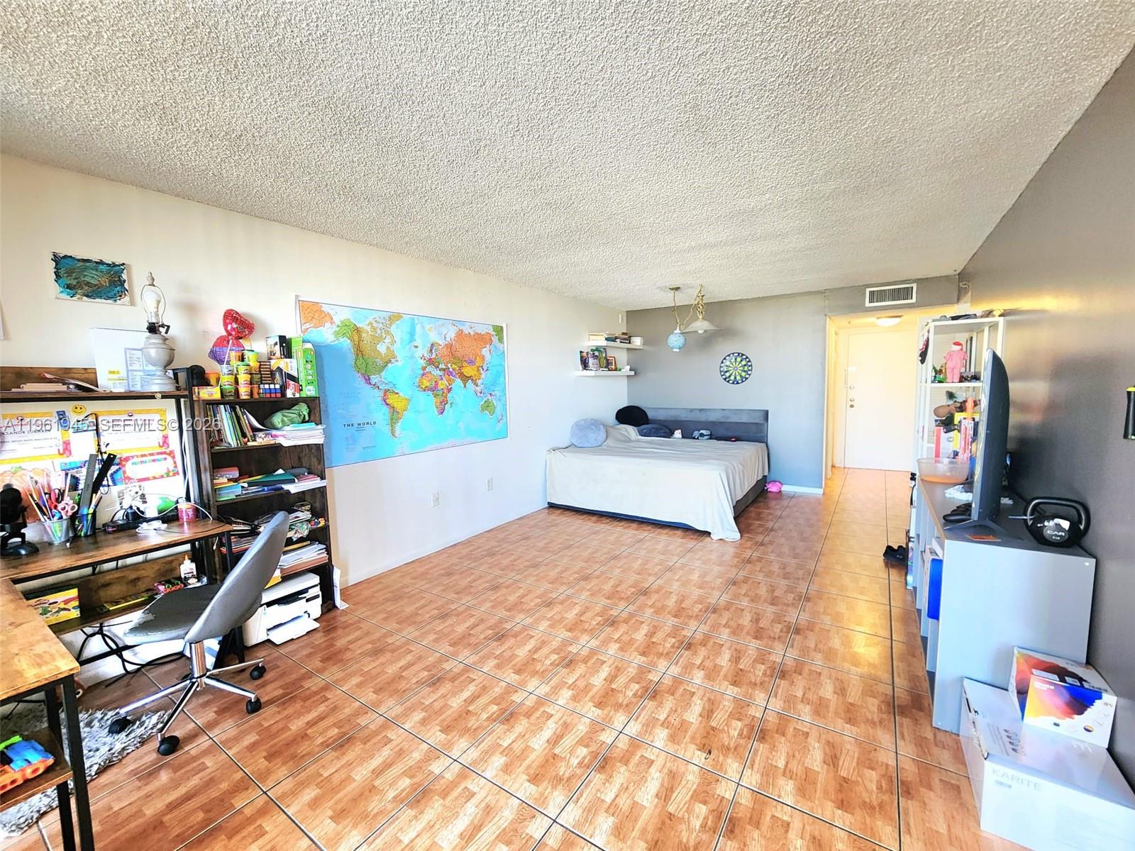 714 1 / 2 1081 sq. ft. $ 2026-02-09 0 Photo