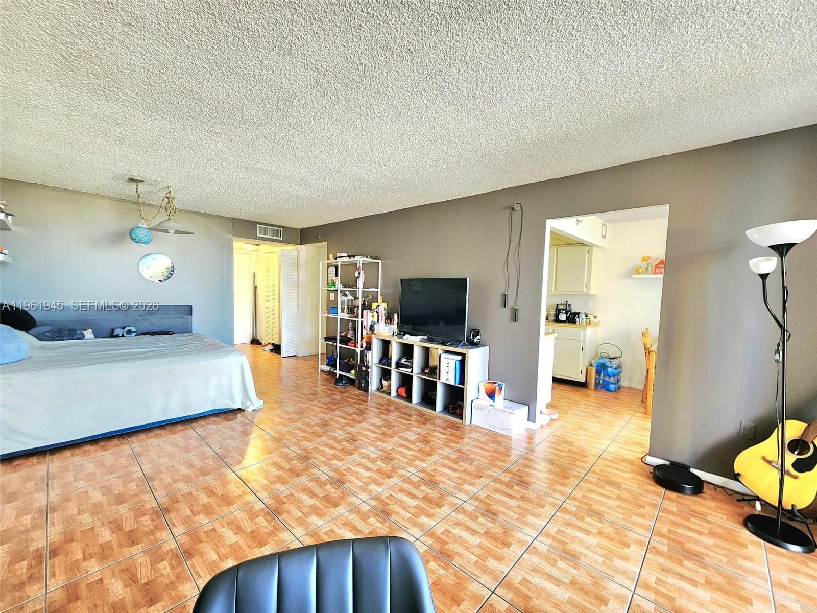 714 1 / 2 1081 sq. ft. $ 2026-02-09 0 Photo